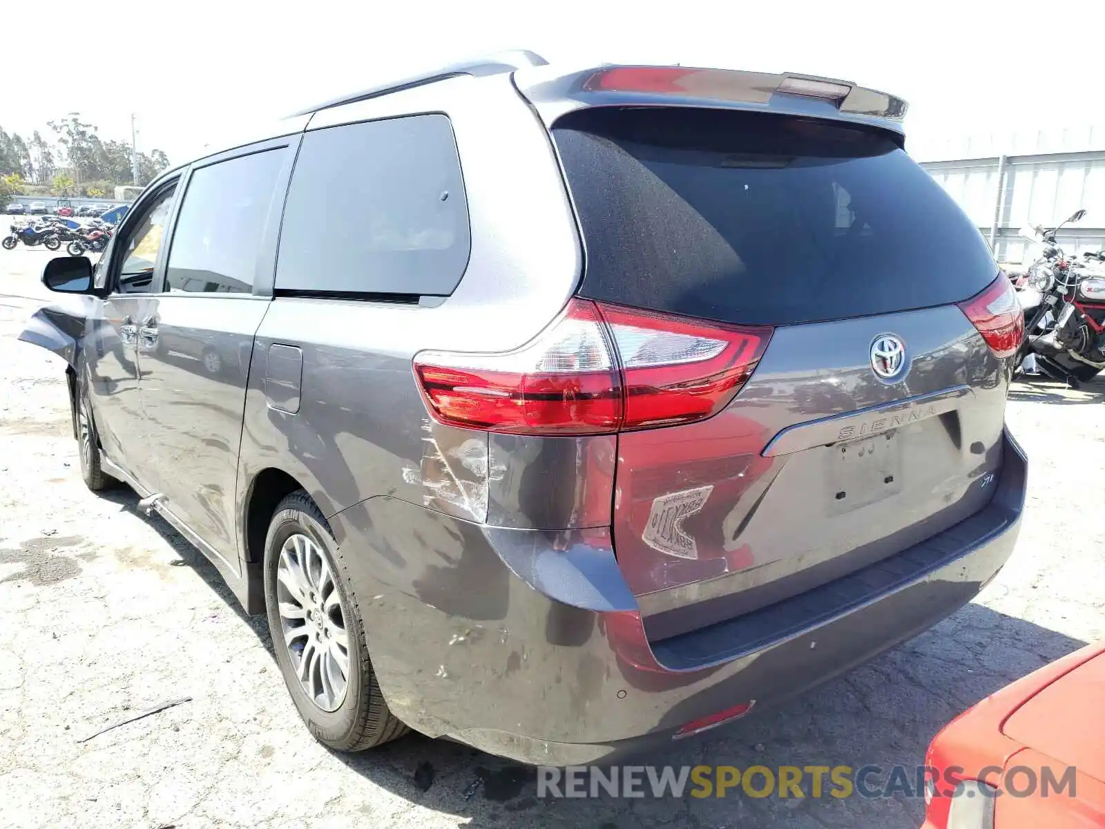 3 Photograph of a damaged car 5TDYZ3DC0KS984202 TOYOTA SIENNA 2019