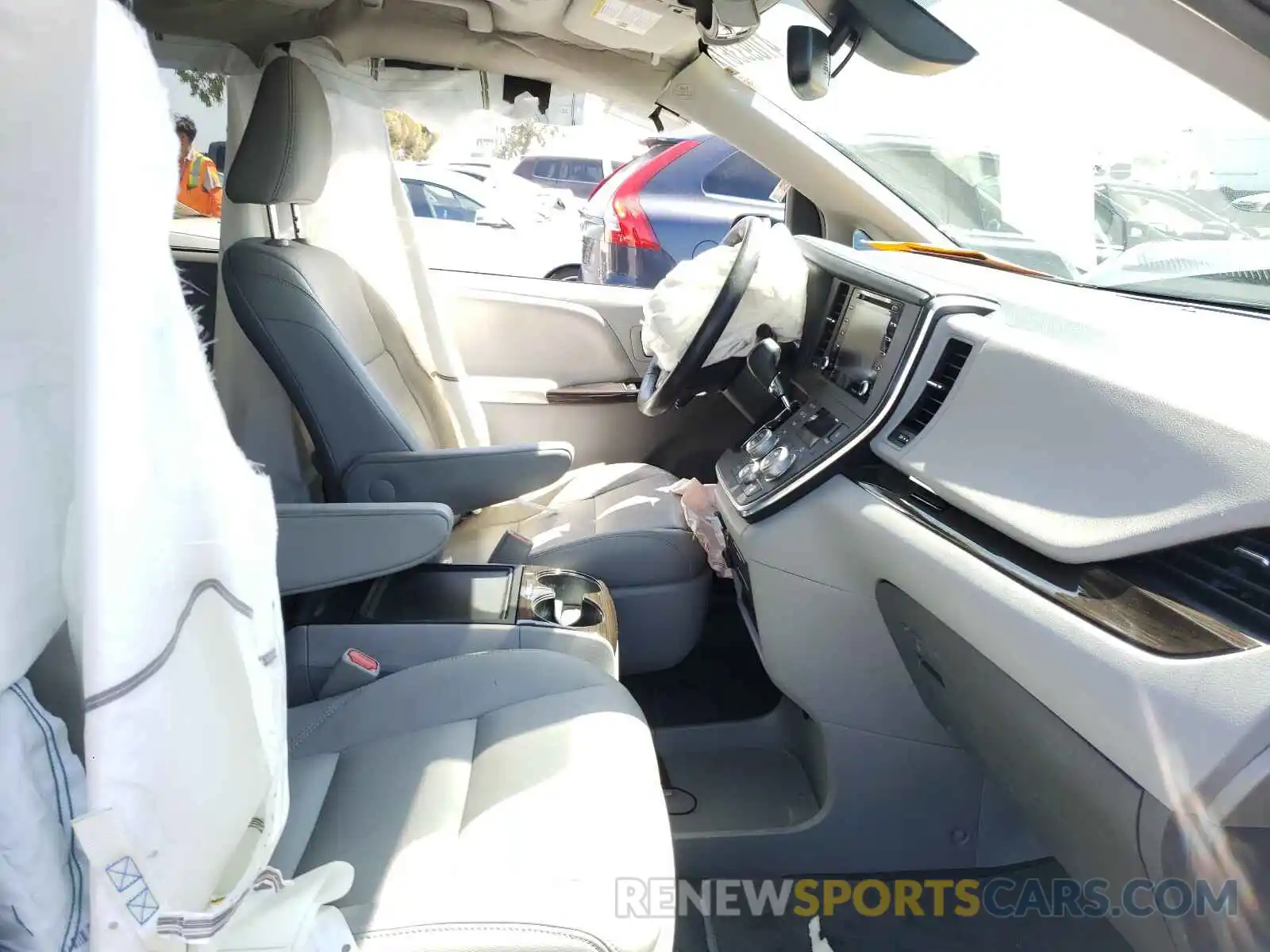 5 Photograph of a damaged car 5TDYZ3DC0KS984202 TOYOTA SIENNA 2019