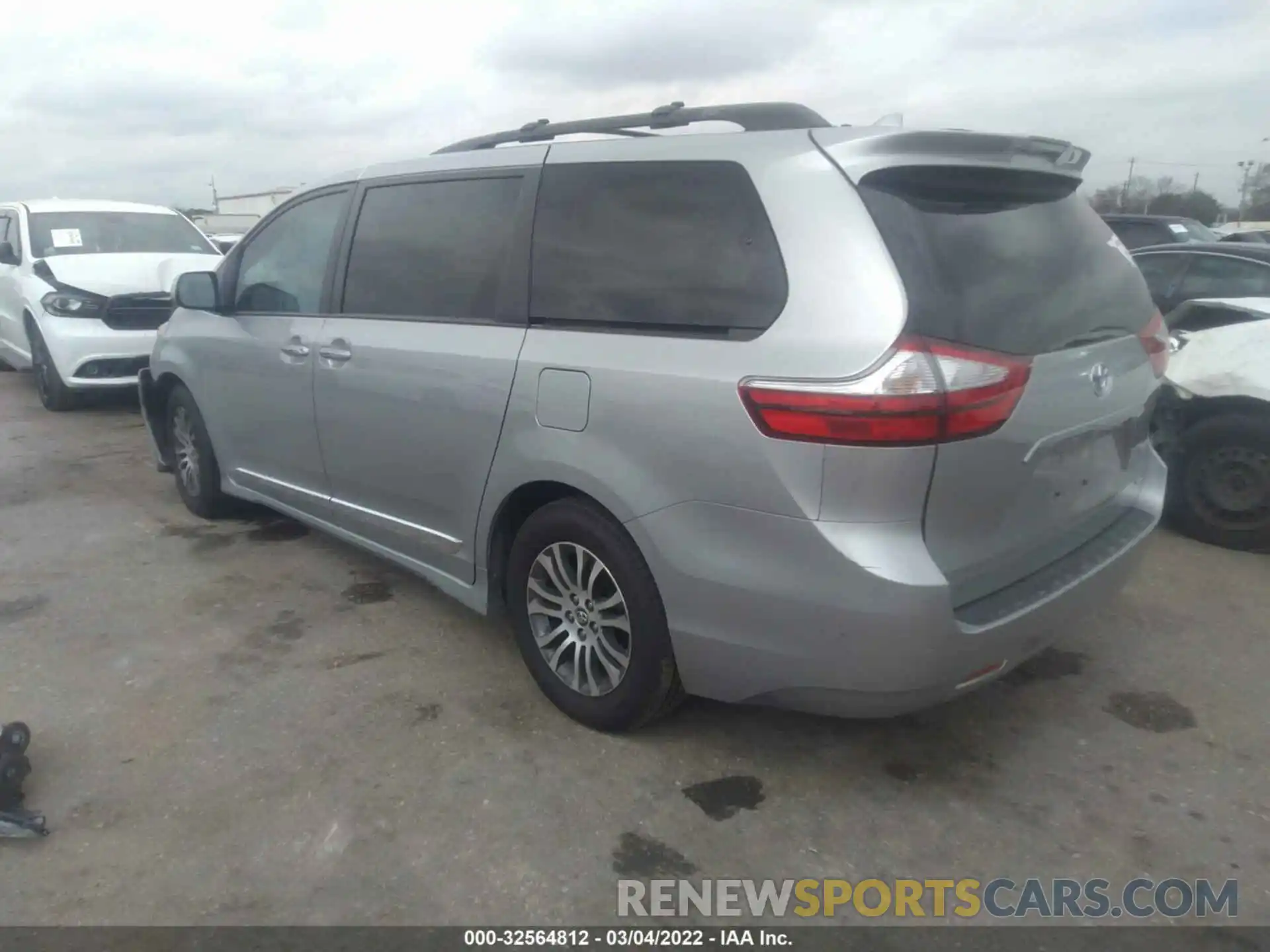 3 Фотография поврежденного автомобиля 5TDYZ3DC0KS984524 TOYOTA SIENNA 2019