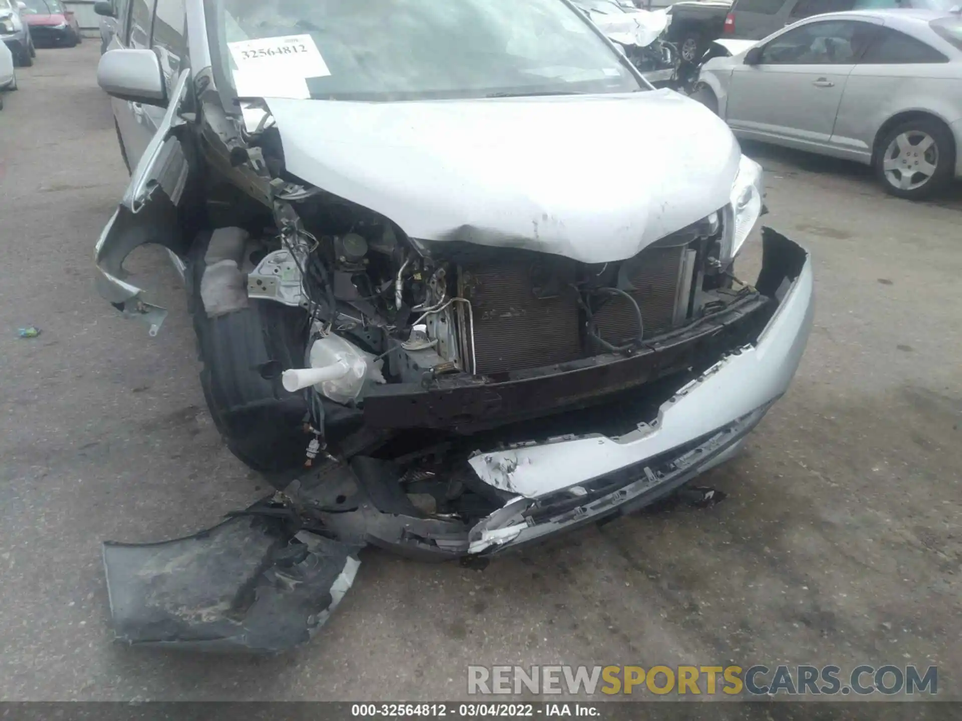 6 Photograph of a damaged car 5TDYZ3DC0KS984524 TOYOTA SIENNA 2019