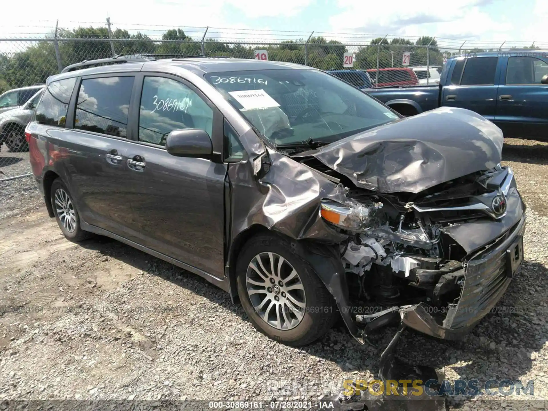 1 Photograph of a damaged car 5TDYZ3DC0KS985740 TOYOTA SIENNA 2019