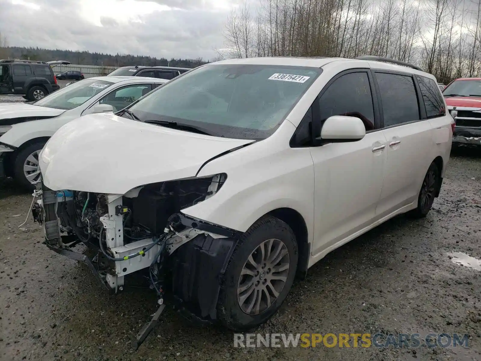 2 Photograph of a damaged car 5TDYZ3DC0KS987584 TOYOTA SIENNA 2019