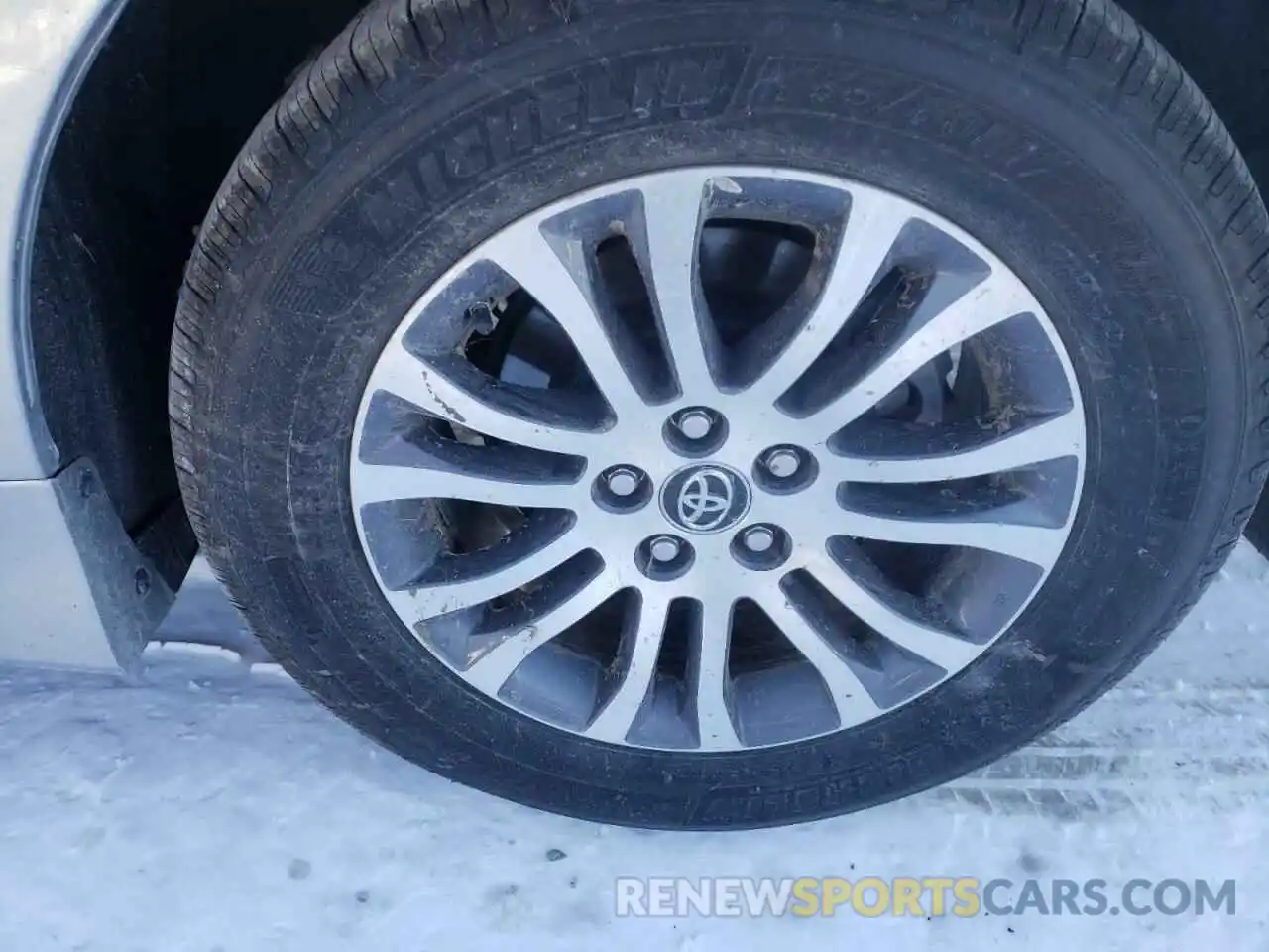 9 Photograph of a damaged car 5TDYZ3DC0KS988816 TOYOTA SIENNA 2019