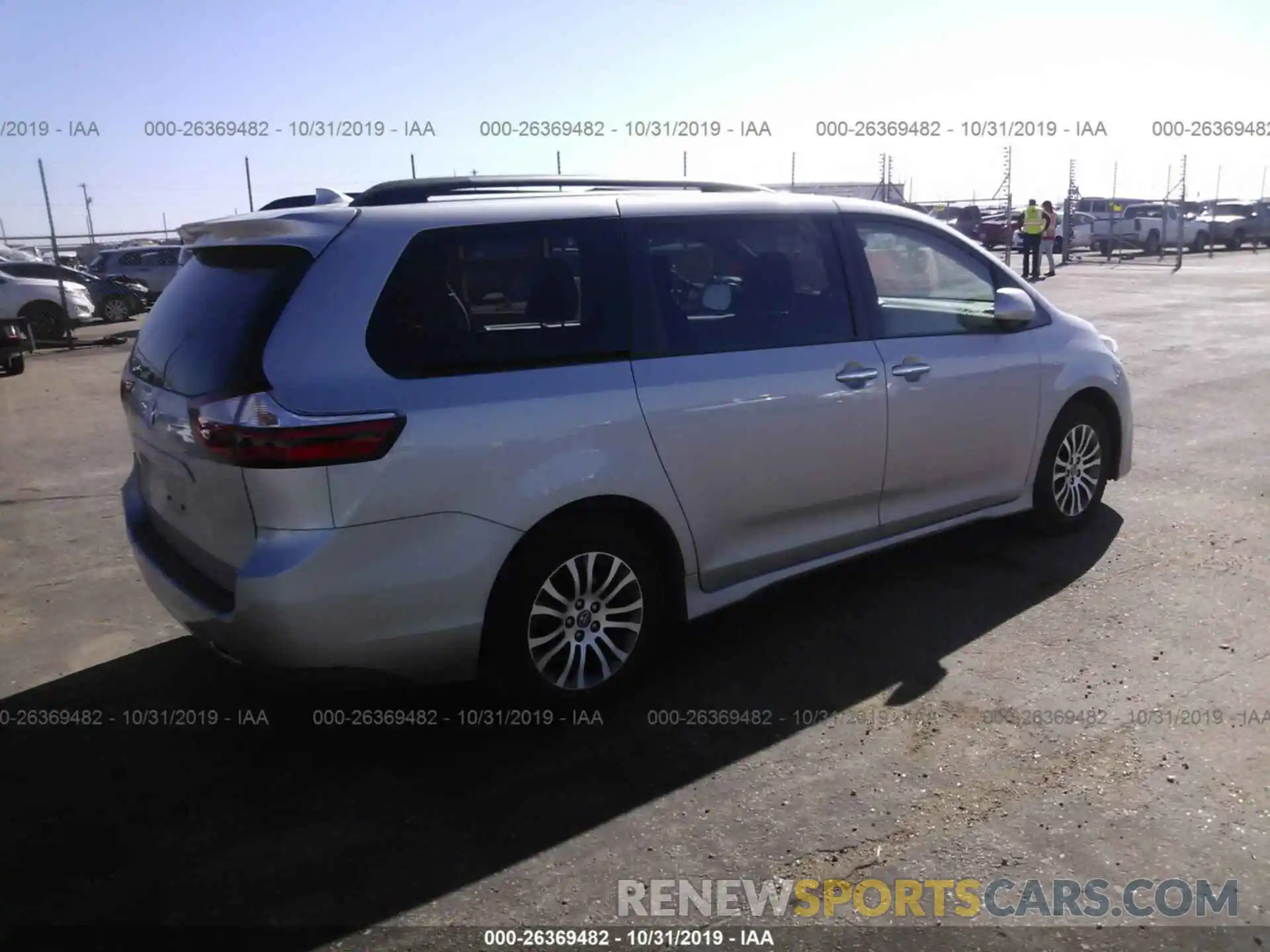 4 Photograph of a damaged car 5TDYZ3DC0KS993952 TOYOTA SIENNA 2019