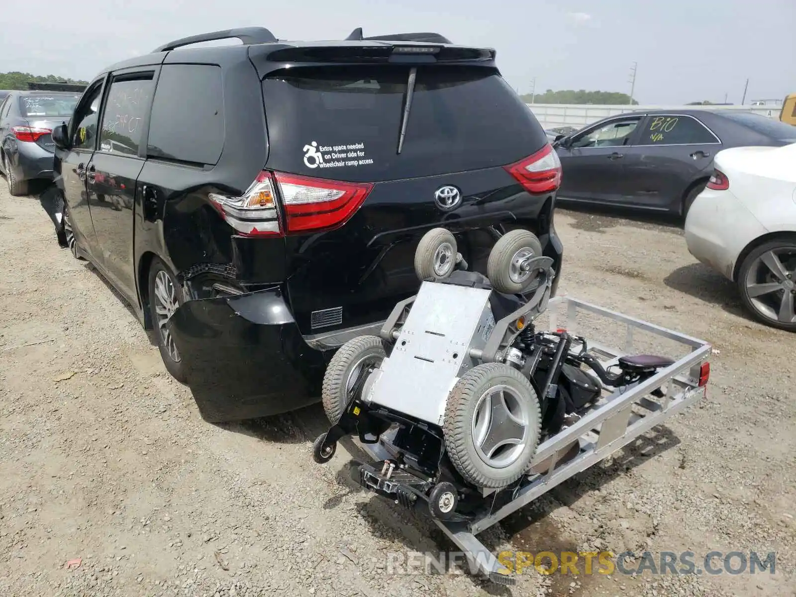 3 Photograph of a damaged car 5TDYZ3DC0KS994860 TOYOTA SIENNA 2019