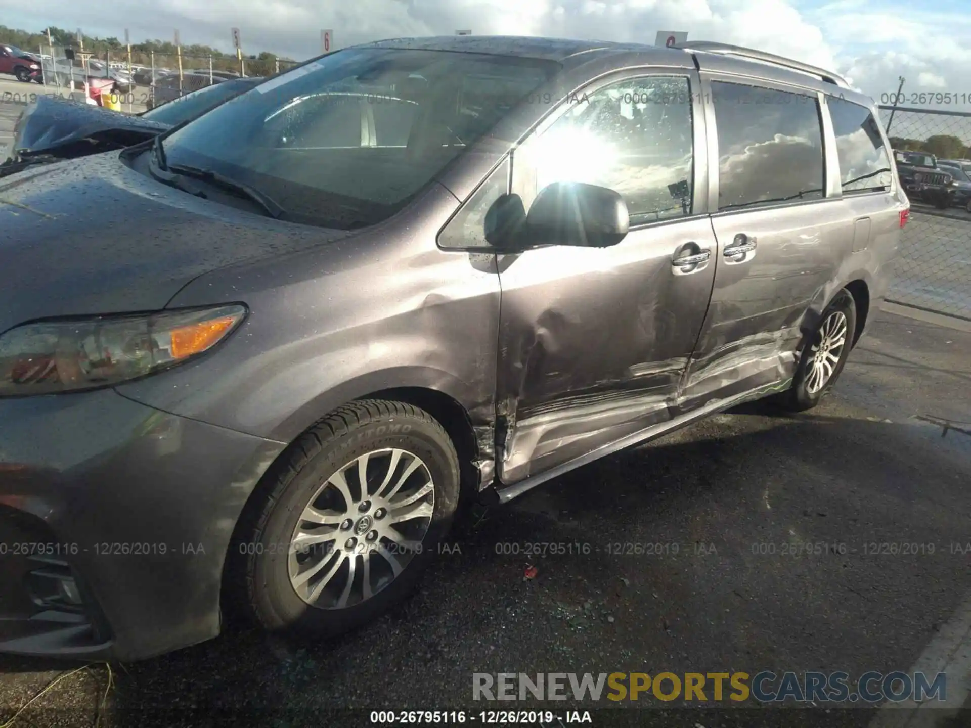 6 Photograph of a damaged car 5TDYZ3DC0KS996754 TOYOTA SIENNA 2019