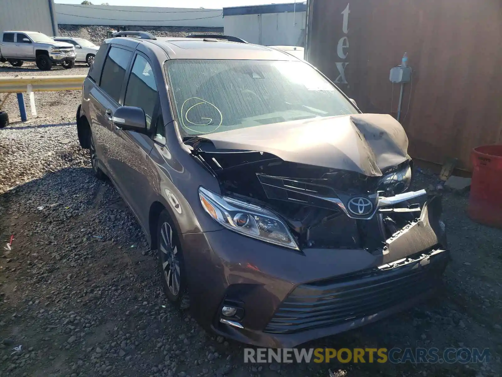 1 Фотография поврежденного автомобиля 5TDYZ3DC0KS997855 TOYOTA SIENNA 2019