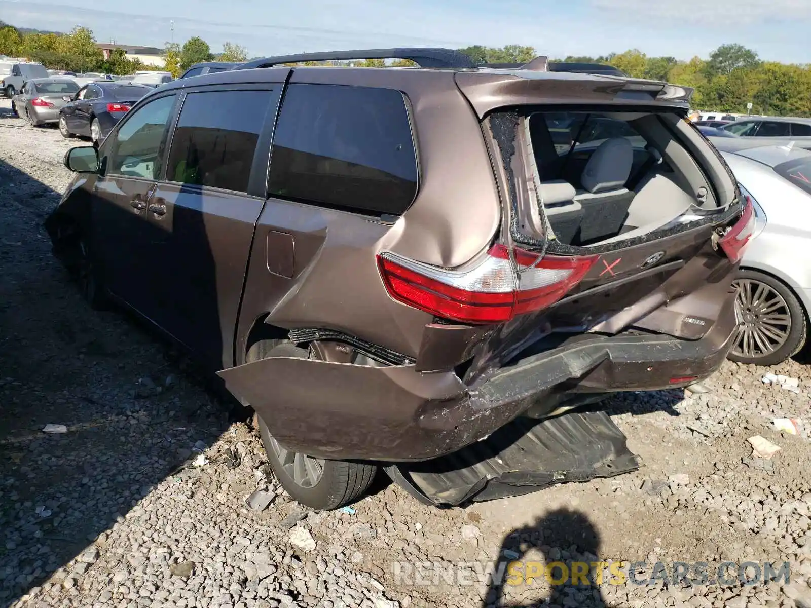 3 Photograph of a damaged car 5TDYZ3DC0KS997855 TOYOTA SIENNA 2019