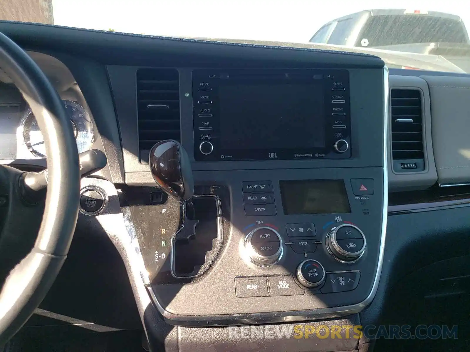 9 Photograph of a damaged car 5TDYZ3DC0KS997855 TOYOTA SIENNA 2019