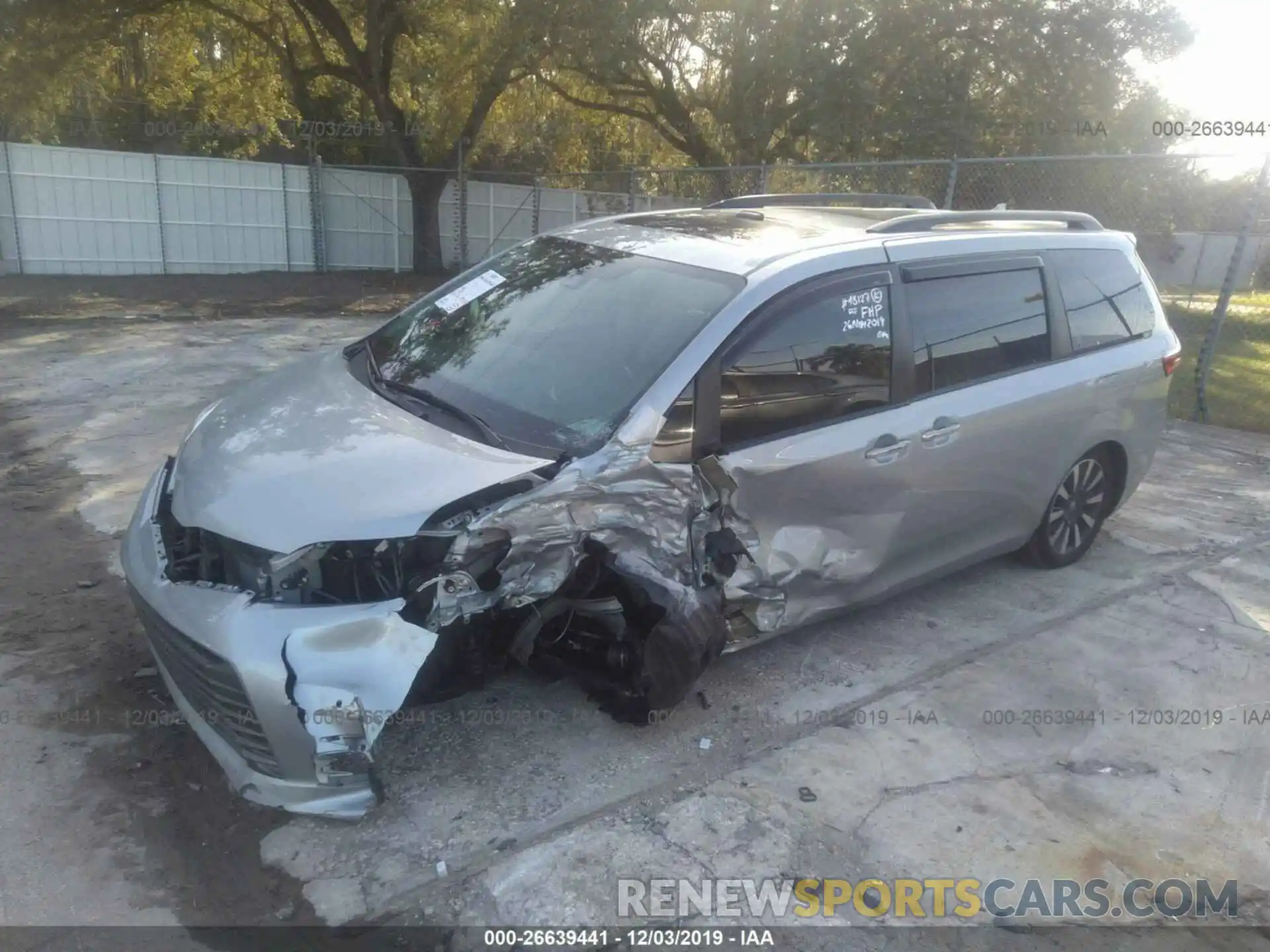 2 Photograph of a damaged car 5TDYZ3DC0KS999864 TOYOTA SIENNA 2019