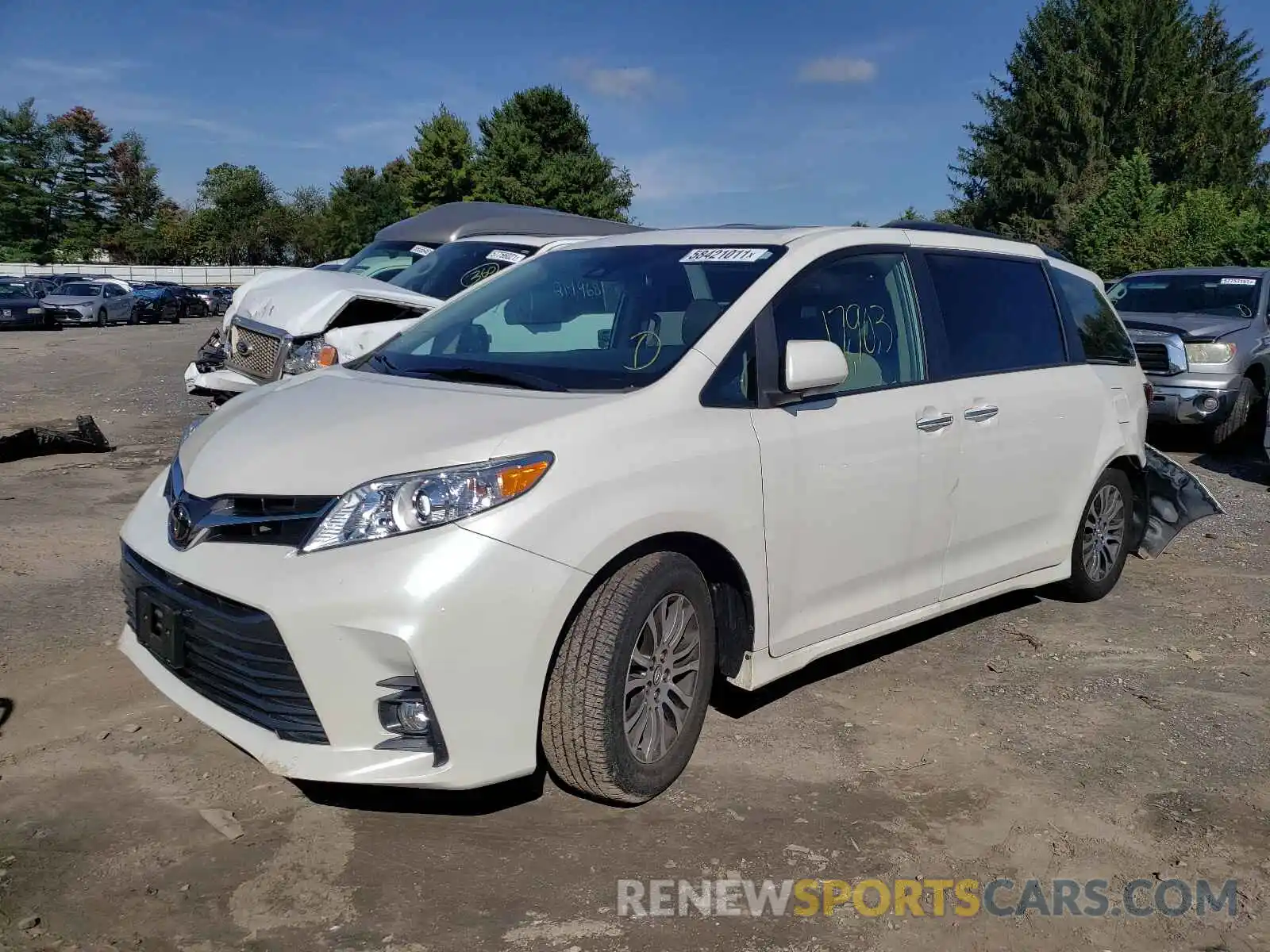 2 Photograph of a damaged car 5TDYZ3DC1KS003262 TOYOTA SIENNA 2019