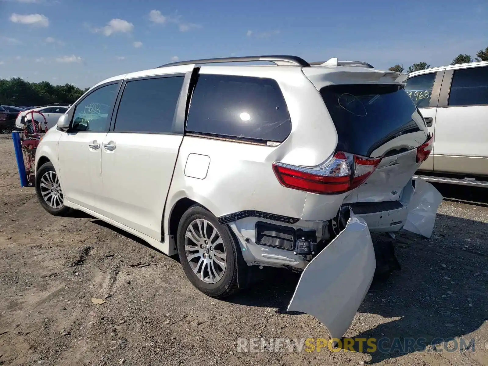 3 Photograph of a damaged car 5TDYZ3DC1KS003262 TOYOTA SIENNA 2019