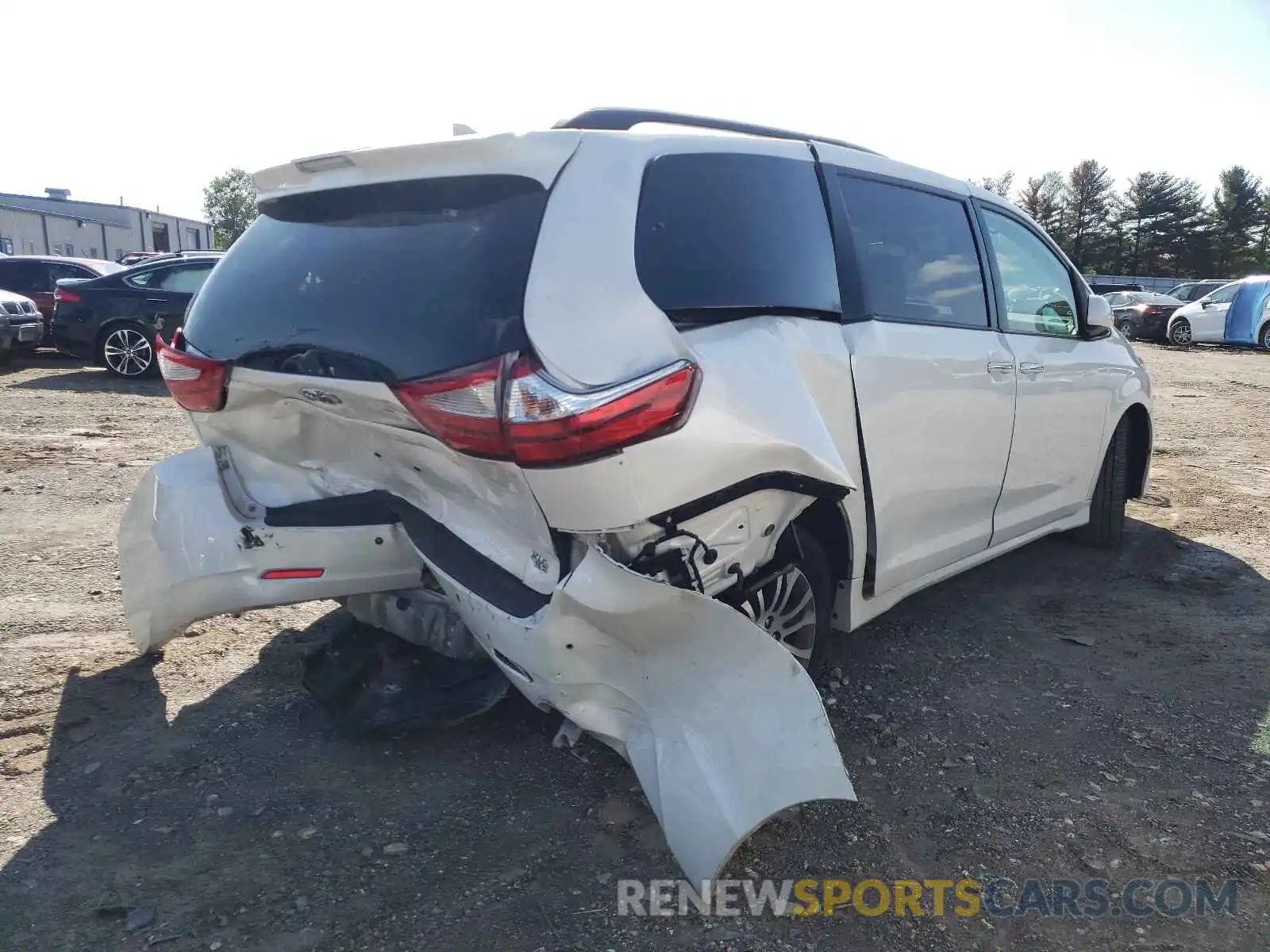 4 Photograph of a damaged car 5TDYZ3DC1KS003262 TOYOTA SIENNA 2019