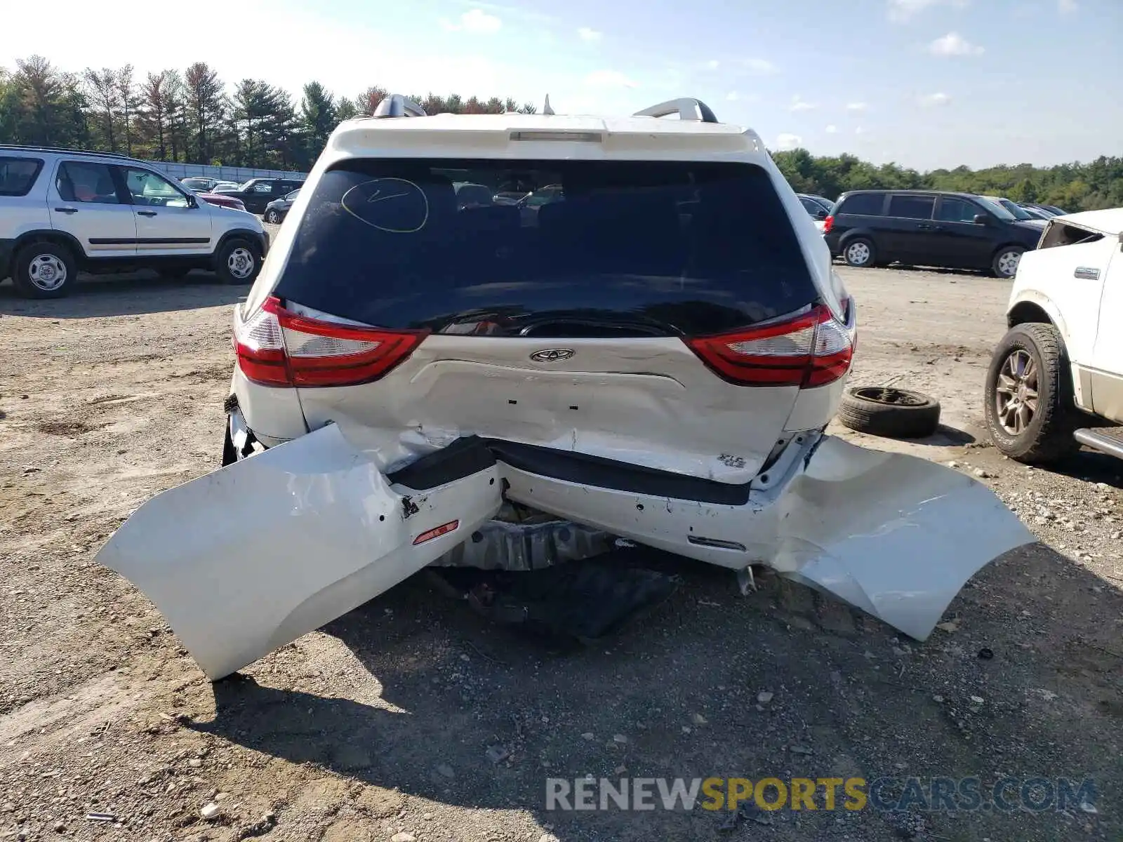 9 Photograph of a damaged car 5TDYZ3DC1KS003262 TOYOTA SIENNA 2019