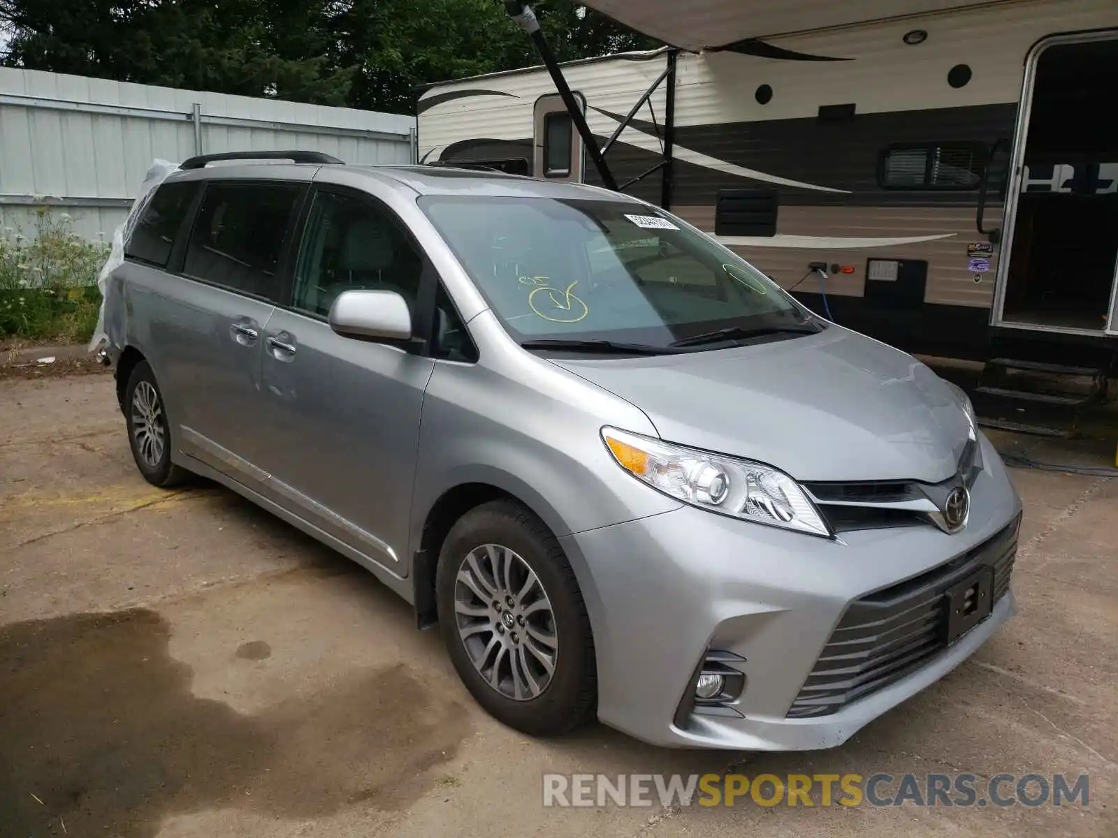 1 Photograph of a damaged car 5TDYZ3DC1KS004010 TOYOTA SIENNA 2019