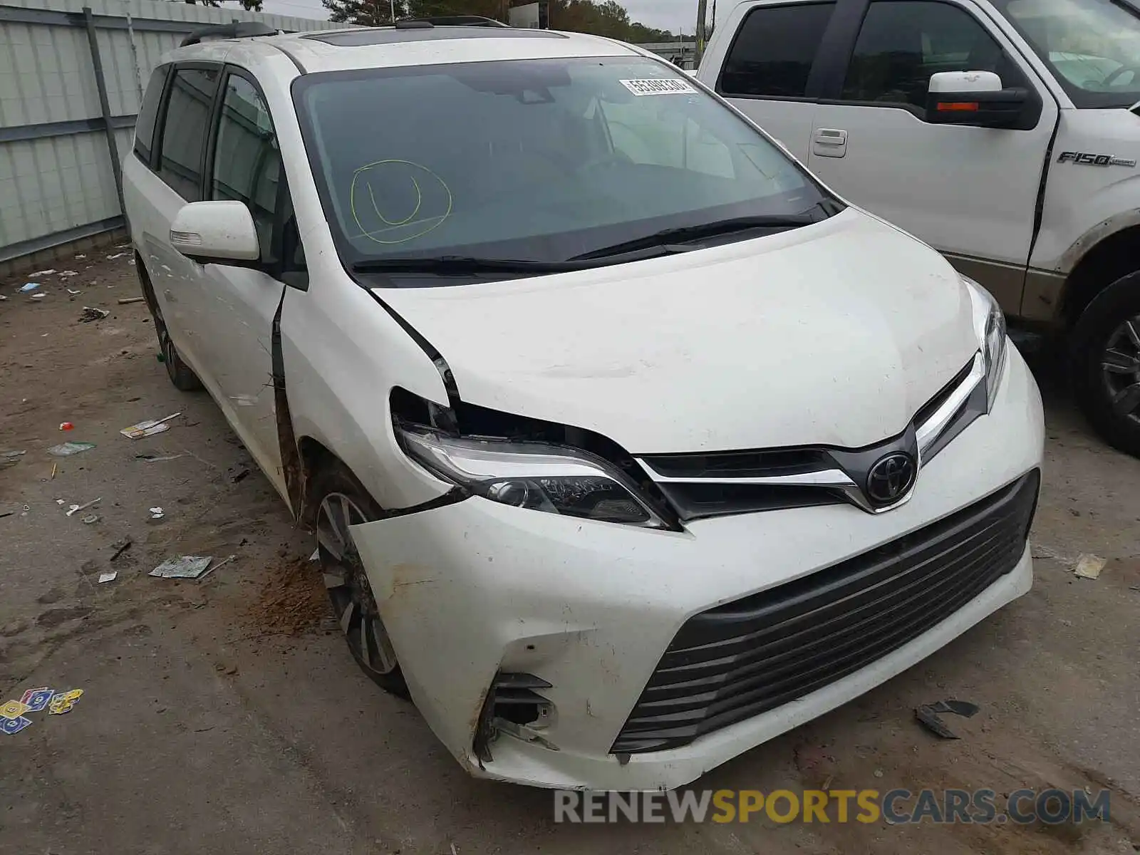 1 Фотография поврежденного автомобиля 5TDYZ3DC1KS004346 TOYOTA SIENNA 2019