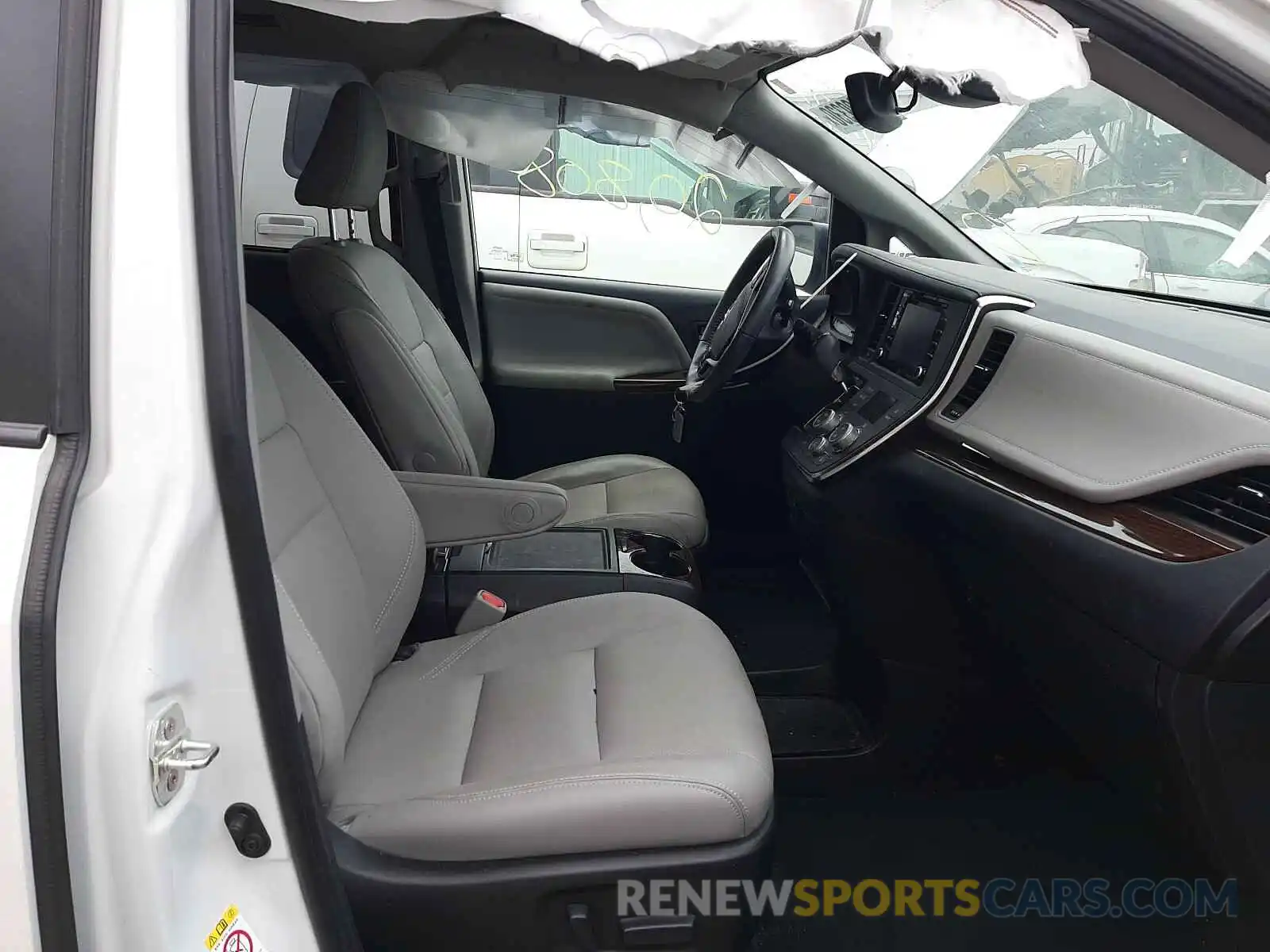 5 Photograph of a damaged car 5TDYZ3DC1KS004346 TOYOTA SIENNA 2019