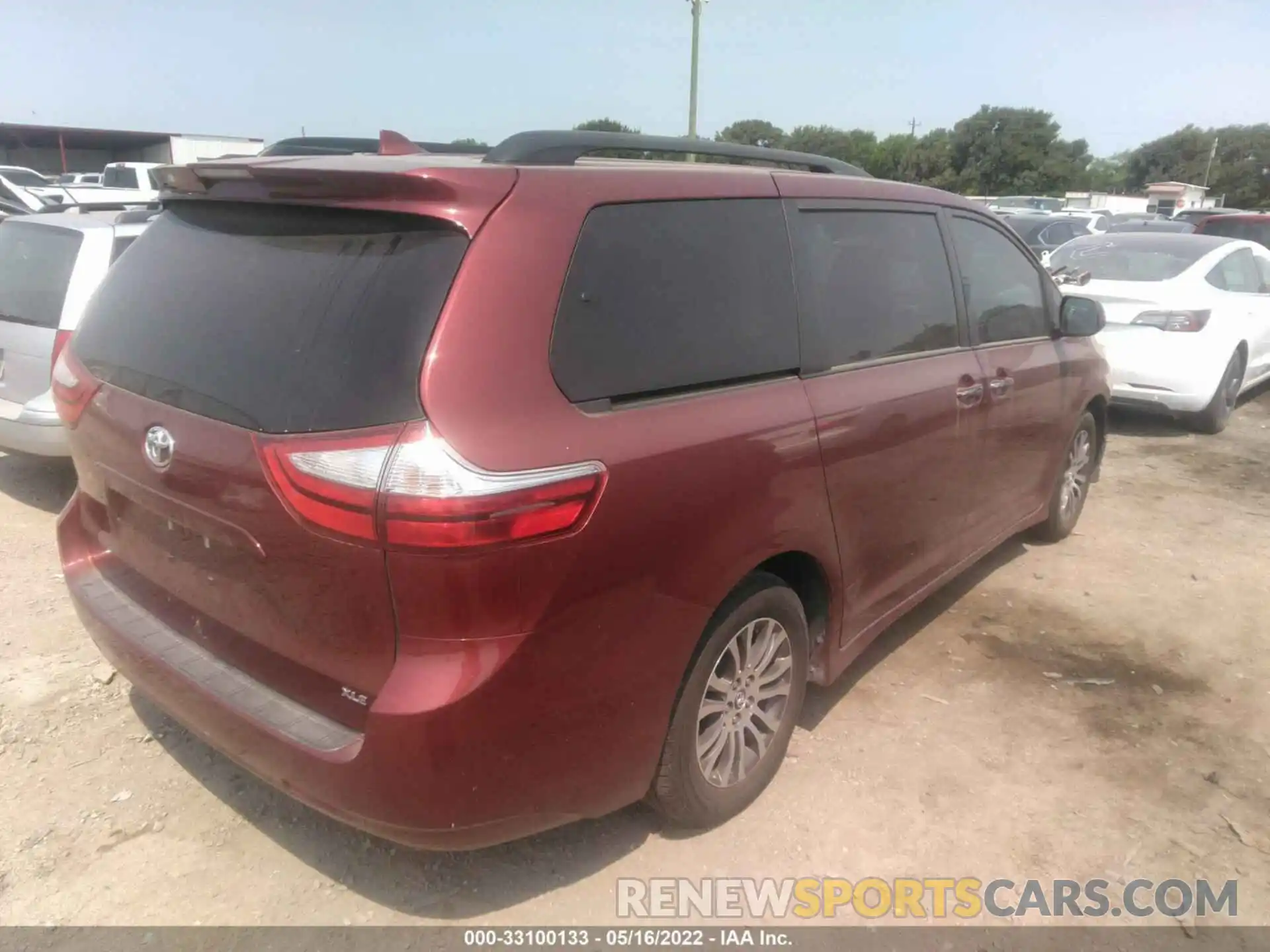 4 Photograph of a damaged car 5TDYZ3DC1KS004637 TOYOTA SIENNA 2019