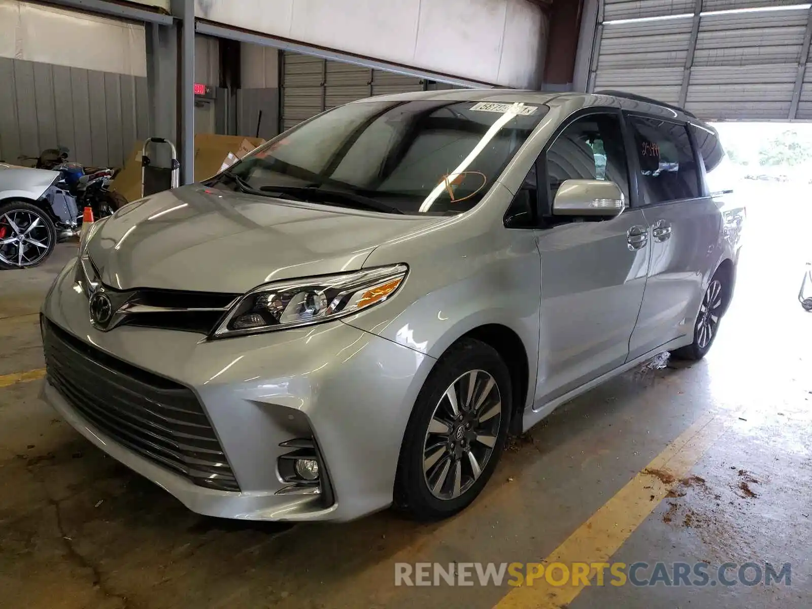 2 Photograph of a damaged car 5TDYZ3DC1KS004816 TOYOTA SIENNA 2019