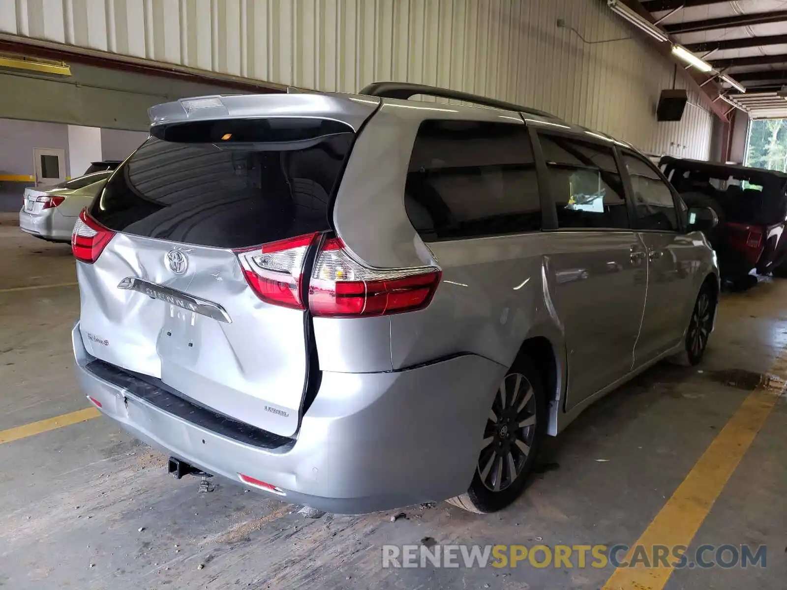 4 Photograph of a damaged car 5TDYZ3DC1KS004816 TOYOTA SIENNA 2019