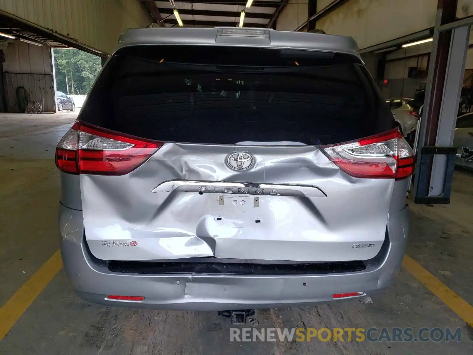 9 Photograph of a damaged car 5TDYZ3DC1KS004816 TOYOTA SIENNA 2019