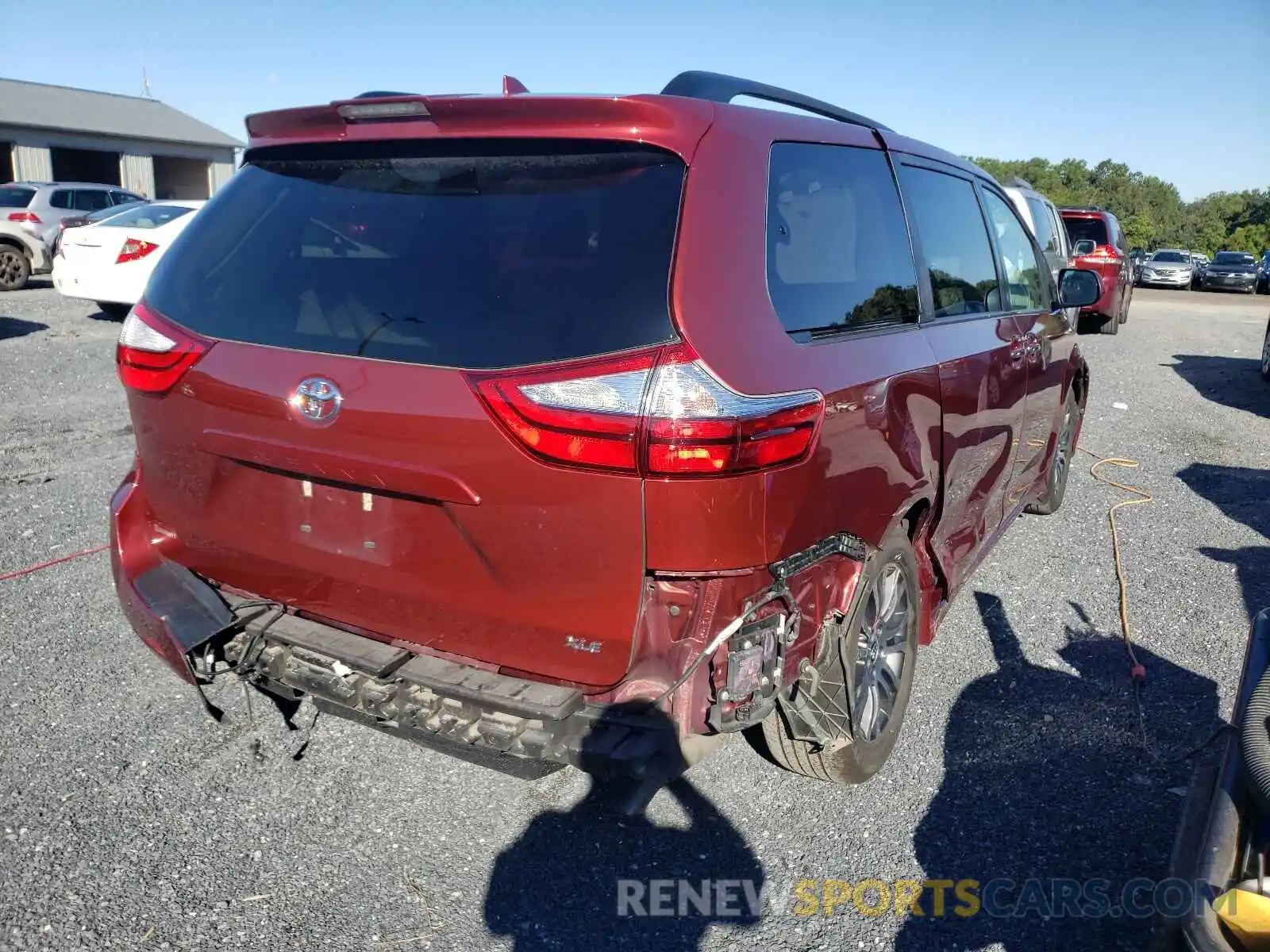 4 Photograph of a damaged car 5TDYZ3DC1KS006176 TOYOTA SIENNA 2019