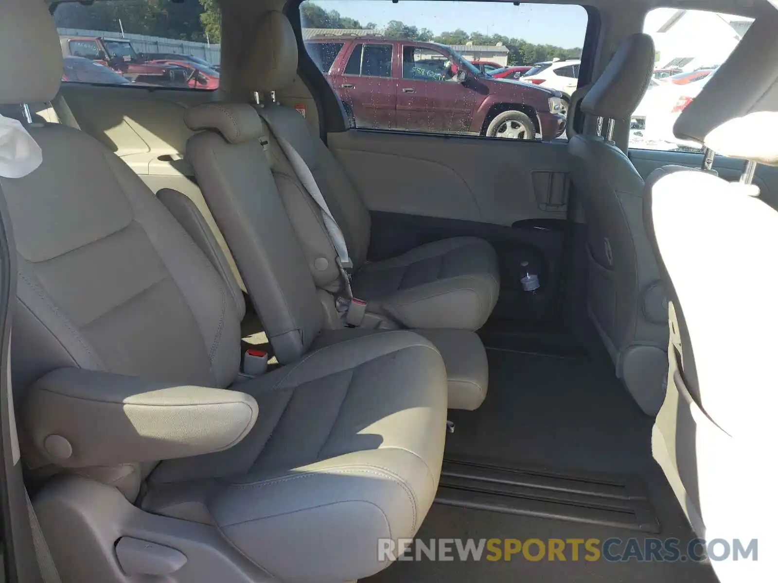 6 Photograph of a damaged car 5TDYZ3DC1KS006176 TOYOTA SIENNA 2019