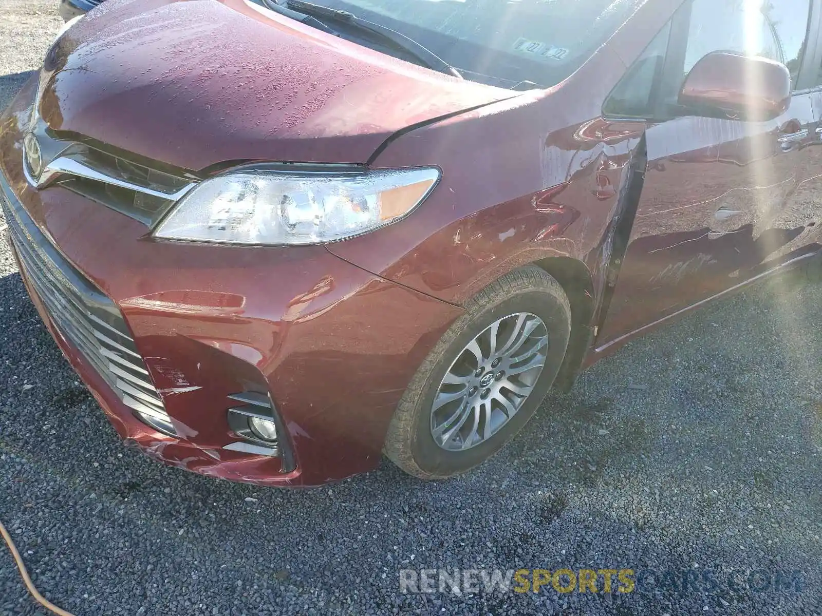 9 Photograph of a damaged car 5TDYZ3DC1KS006176 TOYOTA SIENNA 2019