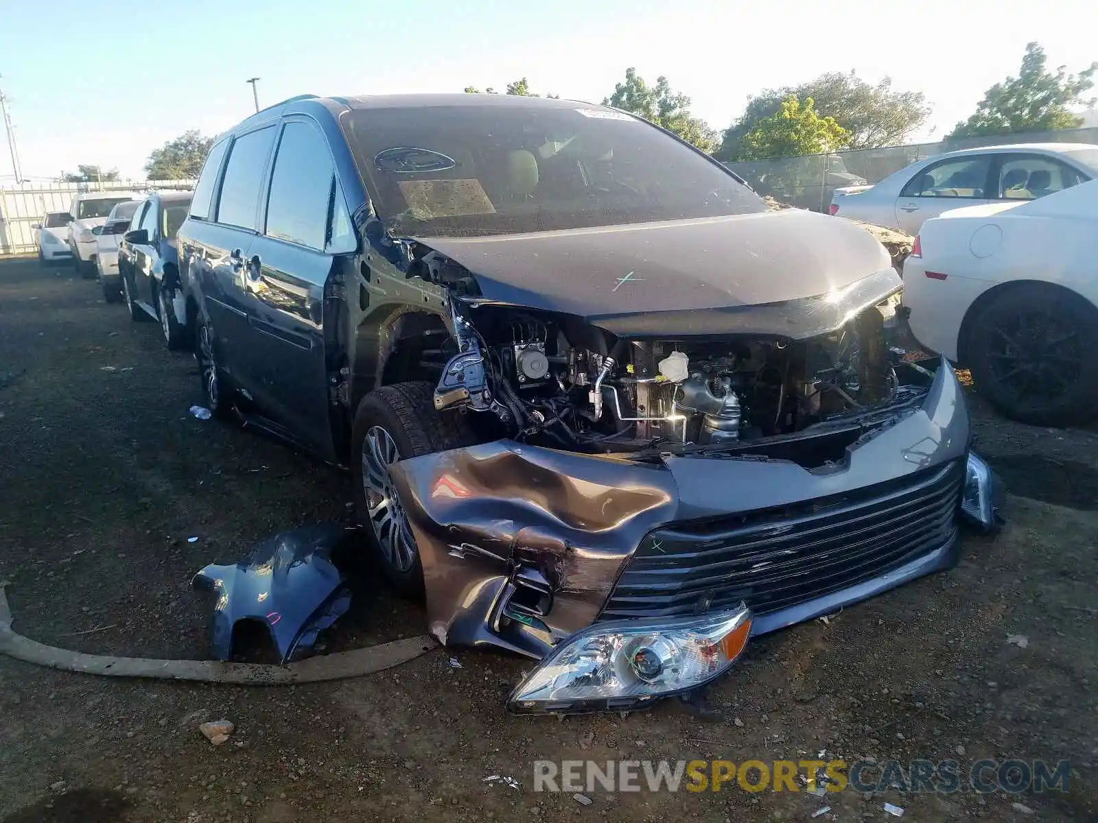 1 Photograph of a damaged car 5TDYZ3DC1KS008770 TOYOTA SIENNA 2019