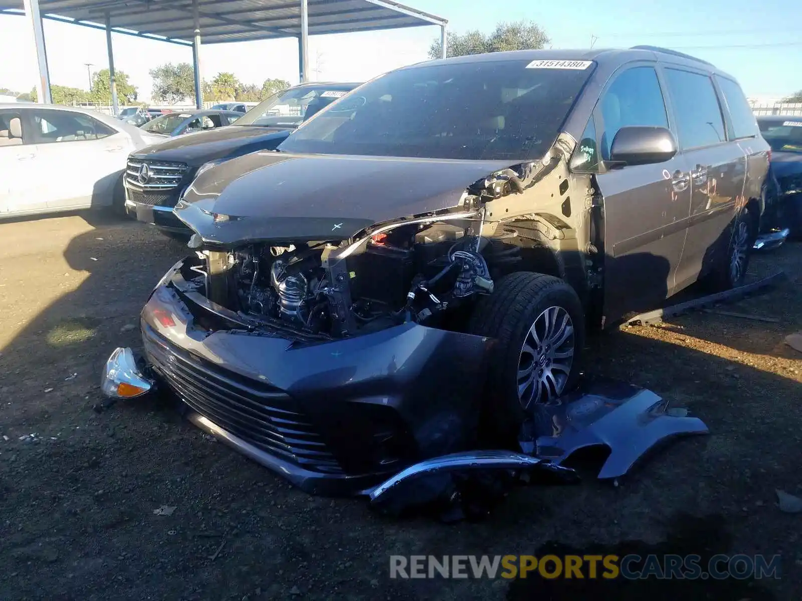 2 Photograph of a damaged car 5TDYZ3DC1KS008770 TOYOTA SIENNA 2019