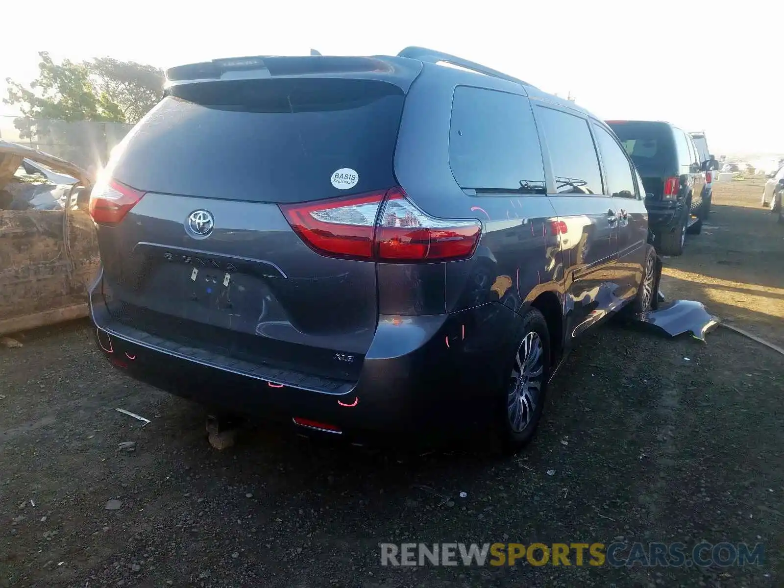 4 Photograph of a damaged car 5TDYZ3DC1KS008770 TOYOTA SIENNA 2019