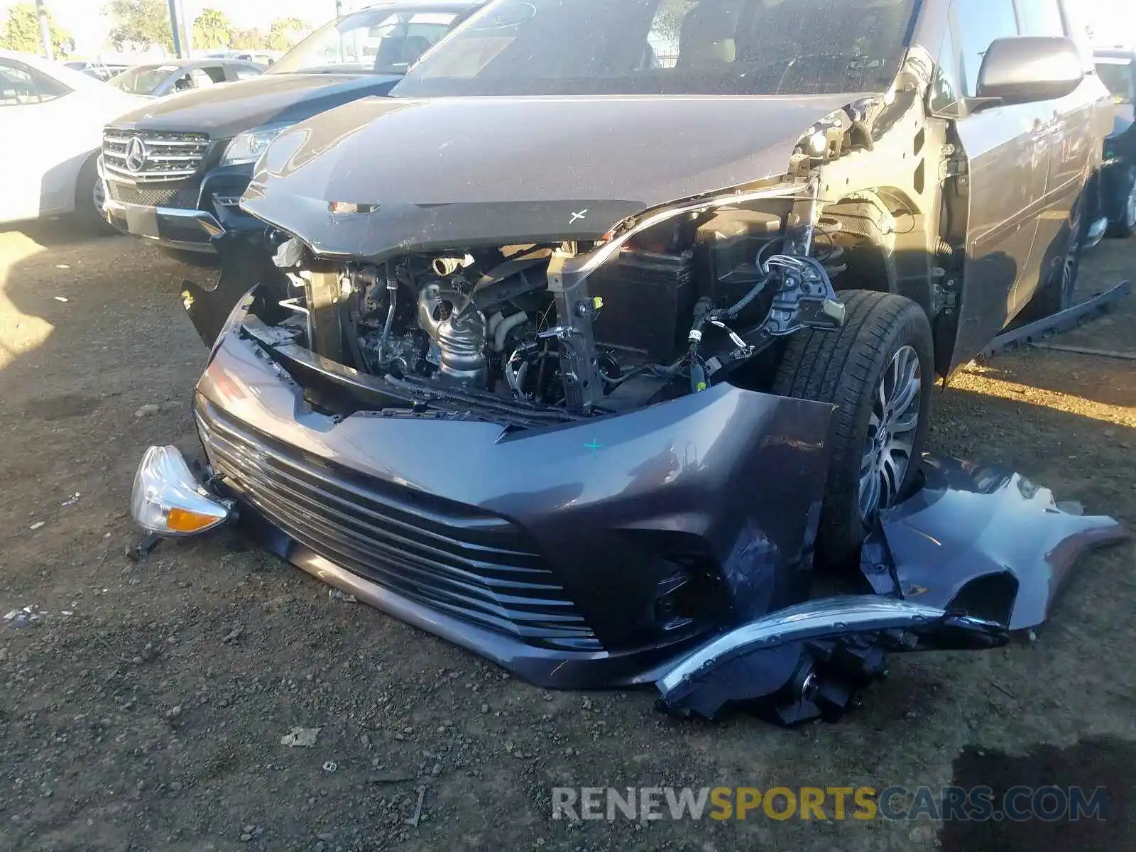 9 Photograph of a damaged car 5TDYZ3DC1KS008770 TOYOTA SIENNA 2019