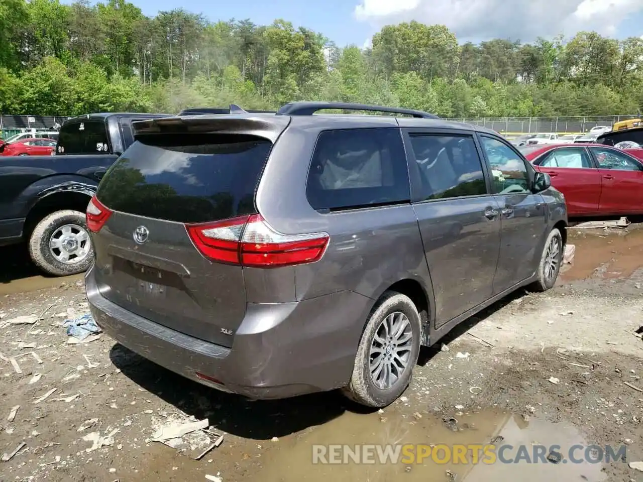 4 Photograph of a damaged car 5TDYZ3DC1KS012429 TOYOTA SIENNA 2019