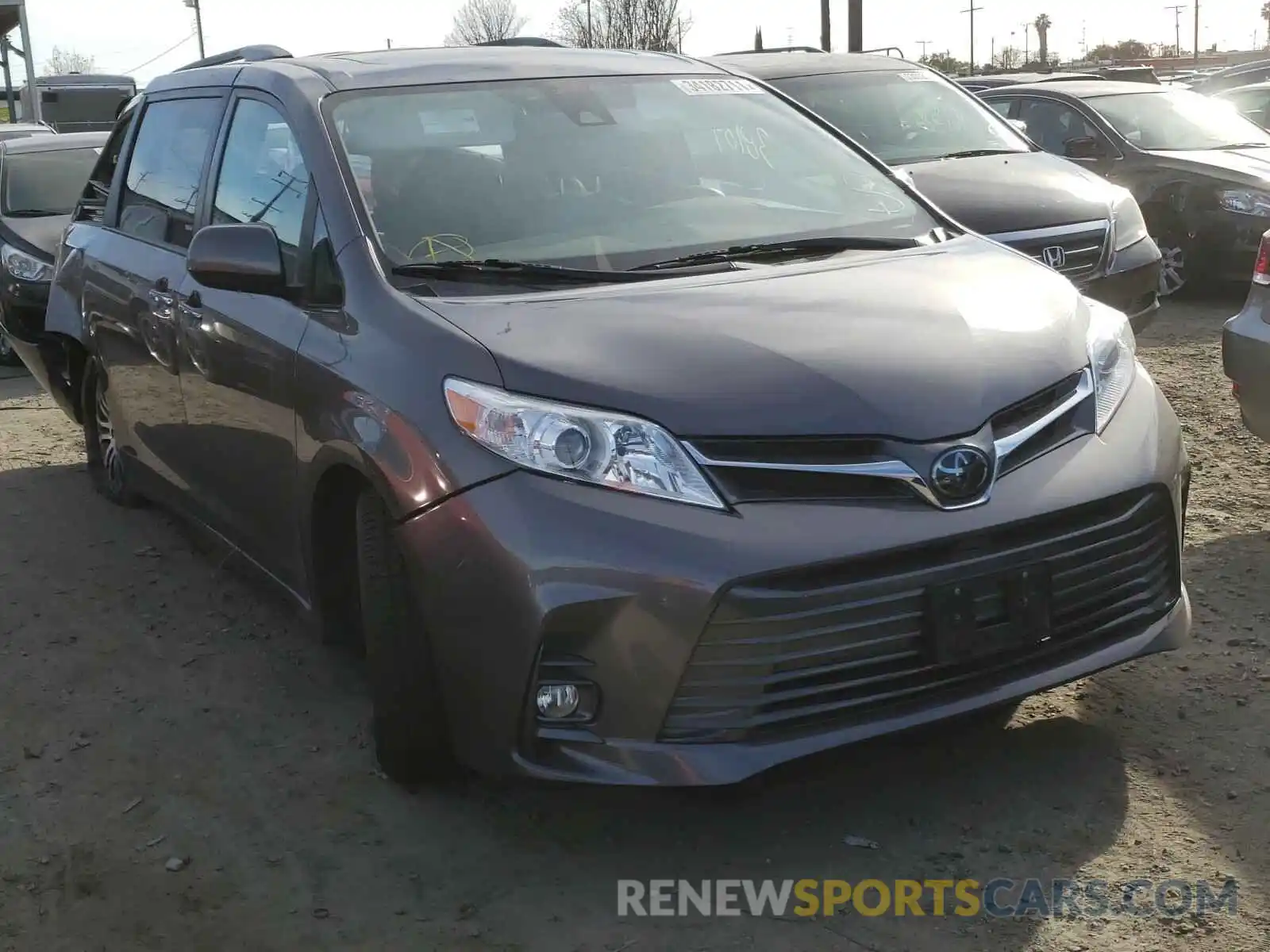 1 Photograph of a damaged car 5TDYZ3DC1KS012981 TOYOTA SIENNA 2019