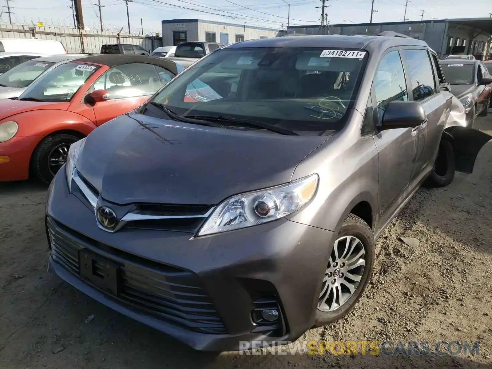 2 Photograph of a damaged car 5TDYZ3DC1KS012981 TOYOTA SIENNA 2019