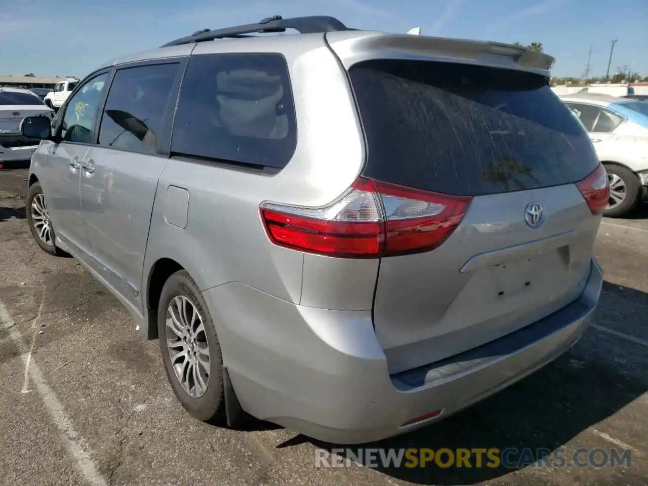 3 Photograph of a damaged car 5TDYZ3DC1KS015394 TOYOTA SIENNA 2019