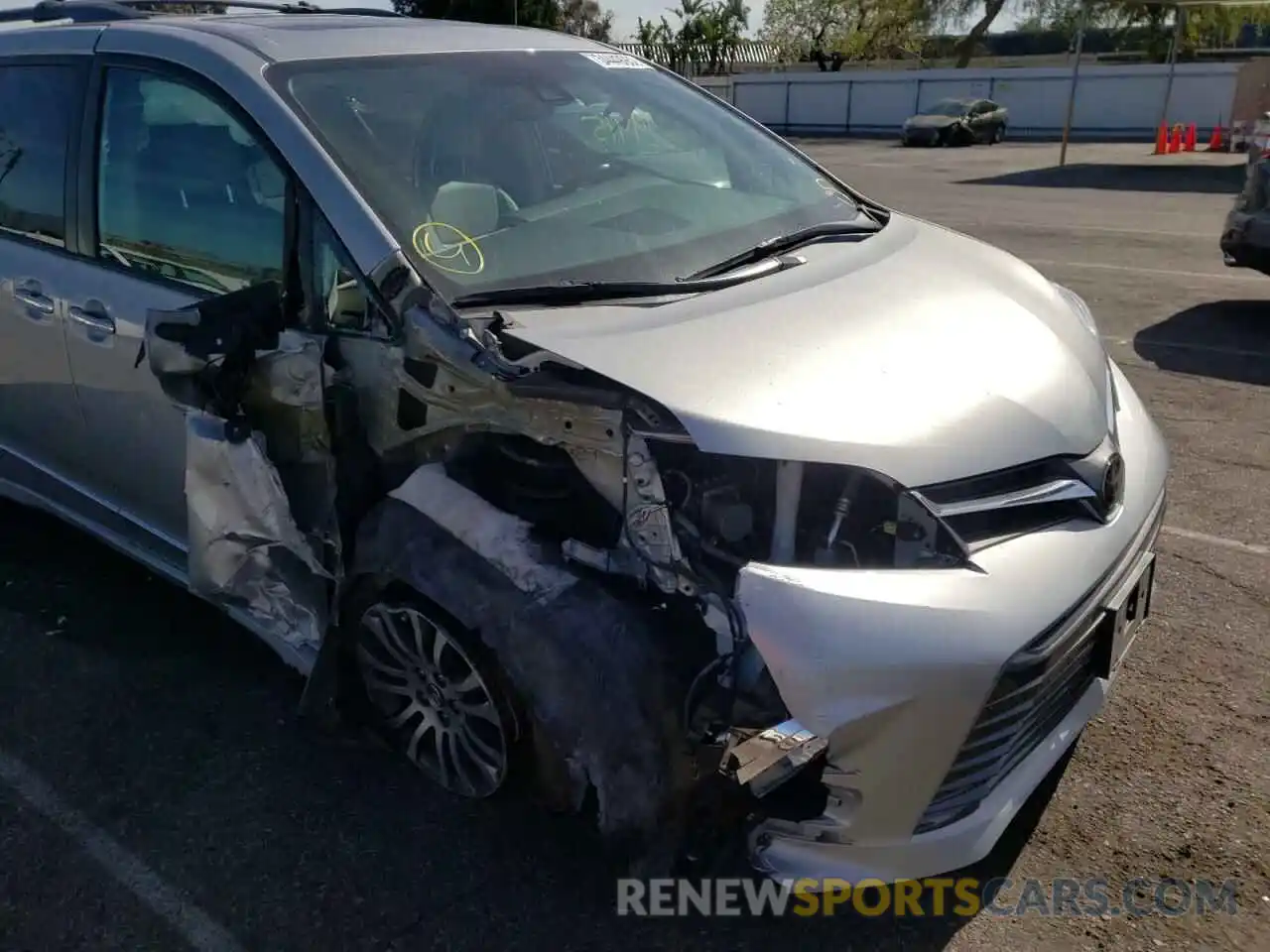 9 Photograph of a damaged car 5TDYZ3DC1KS015394 TOYOTA SIENNA 2019