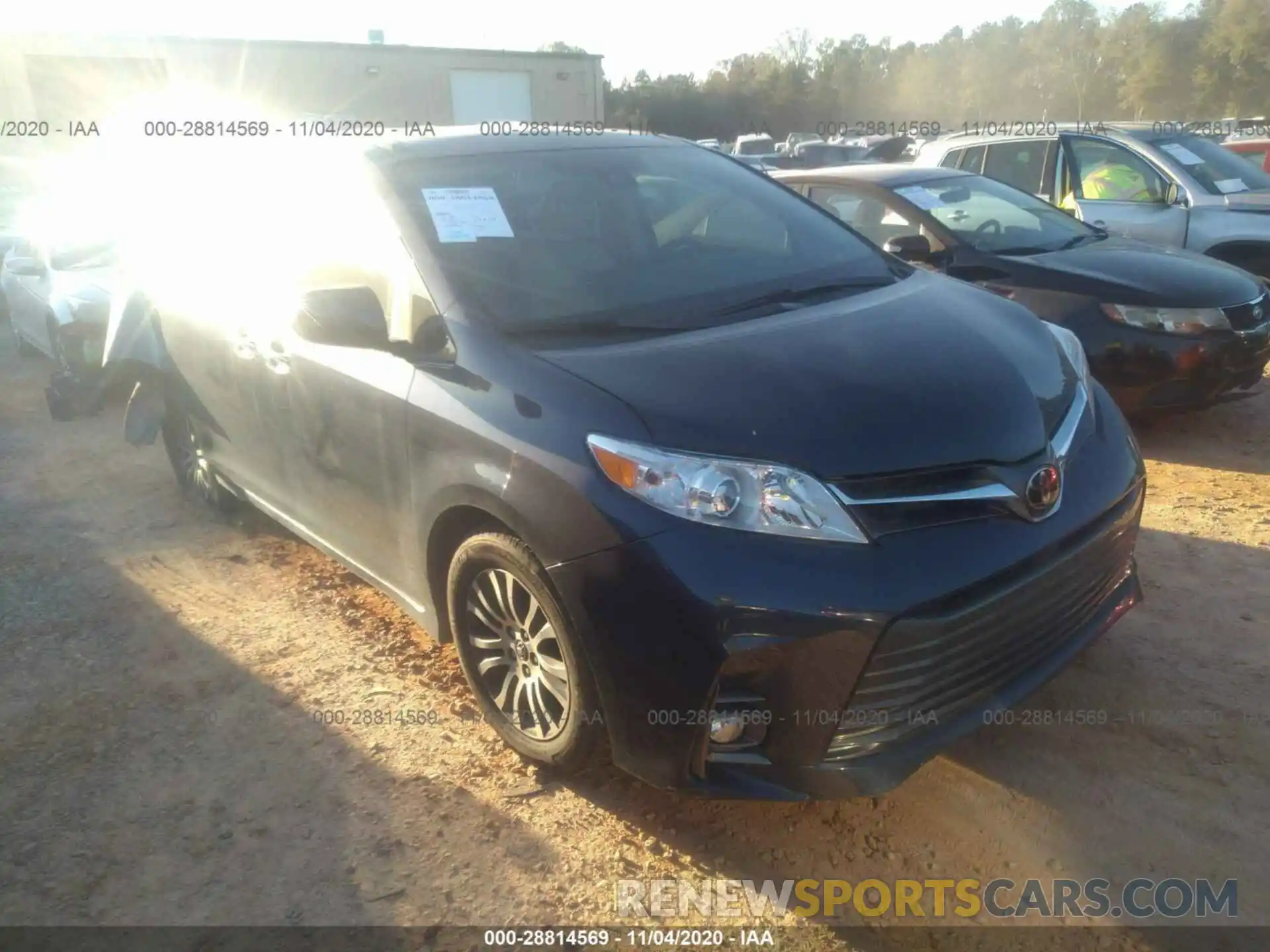 1 Photograph of a damaged car 5TDYZ3DC1KS016075 TOYOTA SIENNA 2019