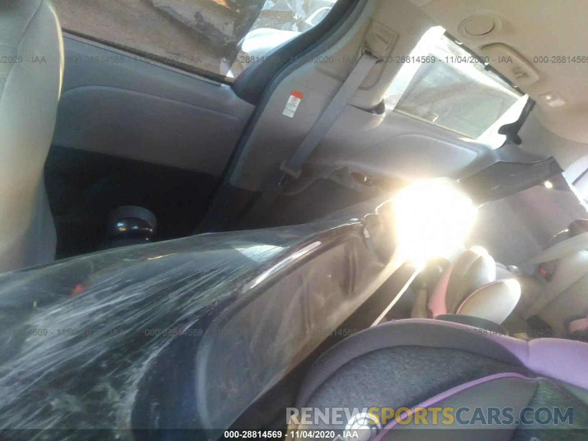 12 Photograph of a damaged car 5TDYZ3DC1KS016075 TOYOTA SIENNA 2019