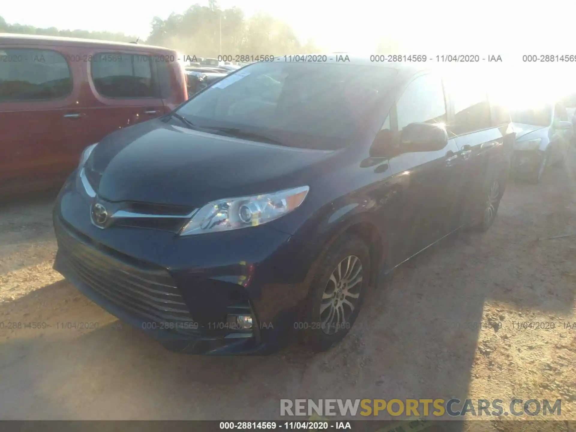 2 Photograph of a damaged car 5TDYZ3DC1KS016075 TOYOTA SIENNA 2019