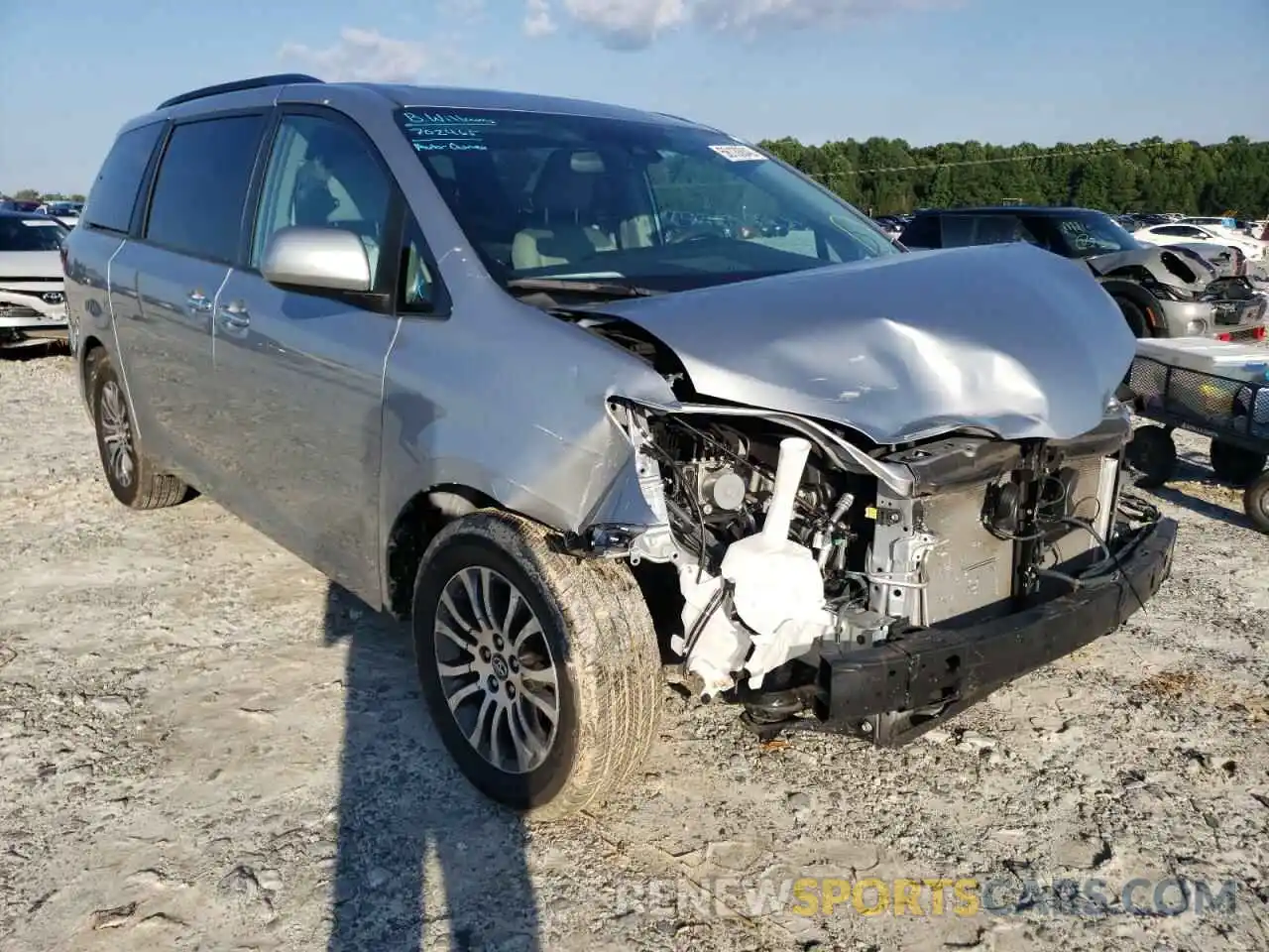 1 Photograph of a damaged car 5TDYZ3DC1KS019185 TOYOTA SIENNA 2019