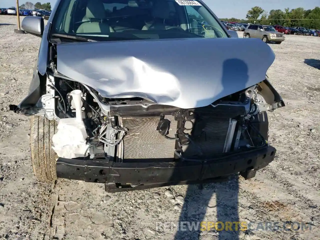 9 Photograph of a damaged car 5TDYZ3DC1KS019185 TOYOTA SIENNA 2019