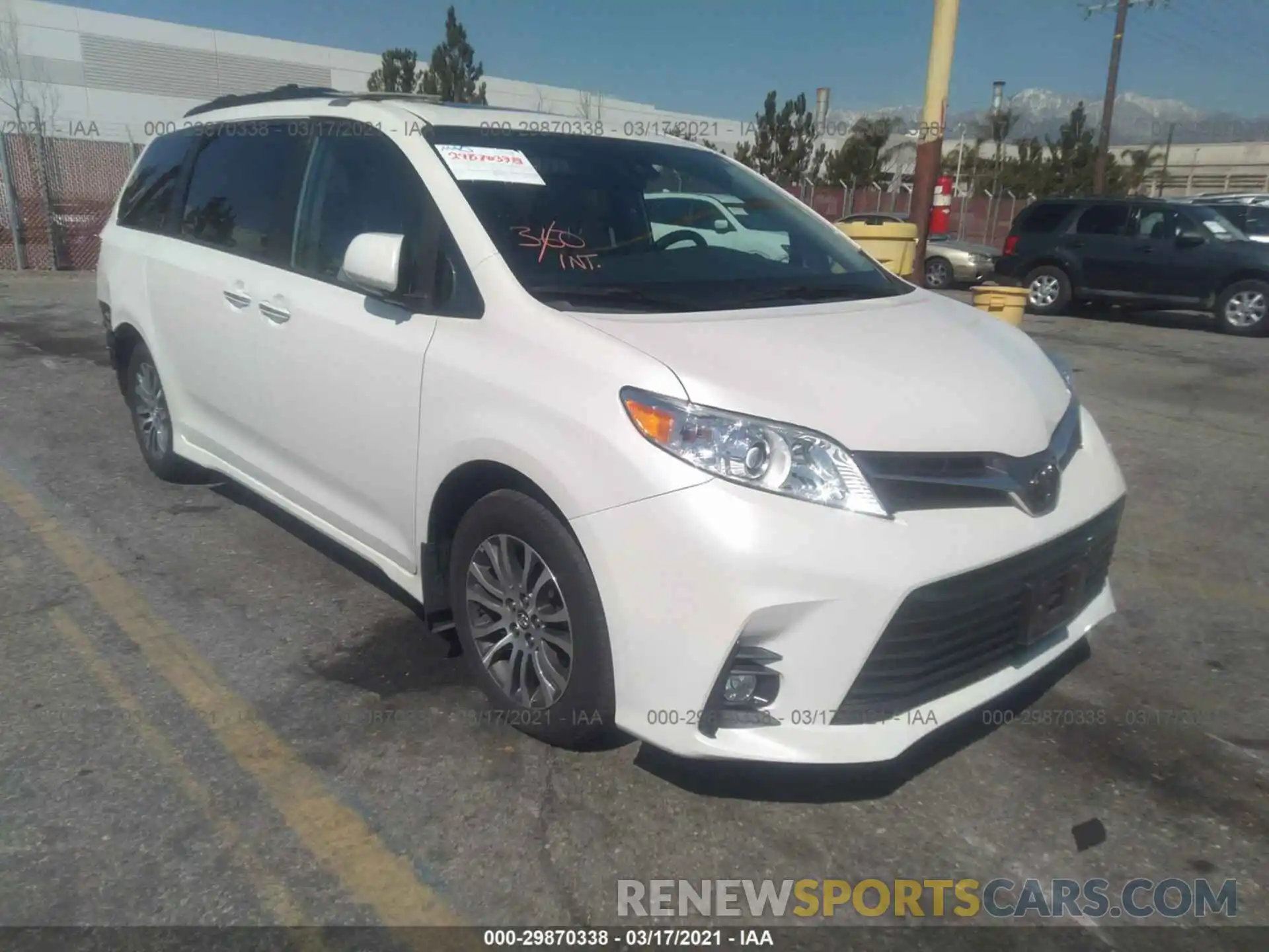 1 Photograph of a damaged car 5TDYZ3DC1KS019199 TOYOTA SIENNA 2019