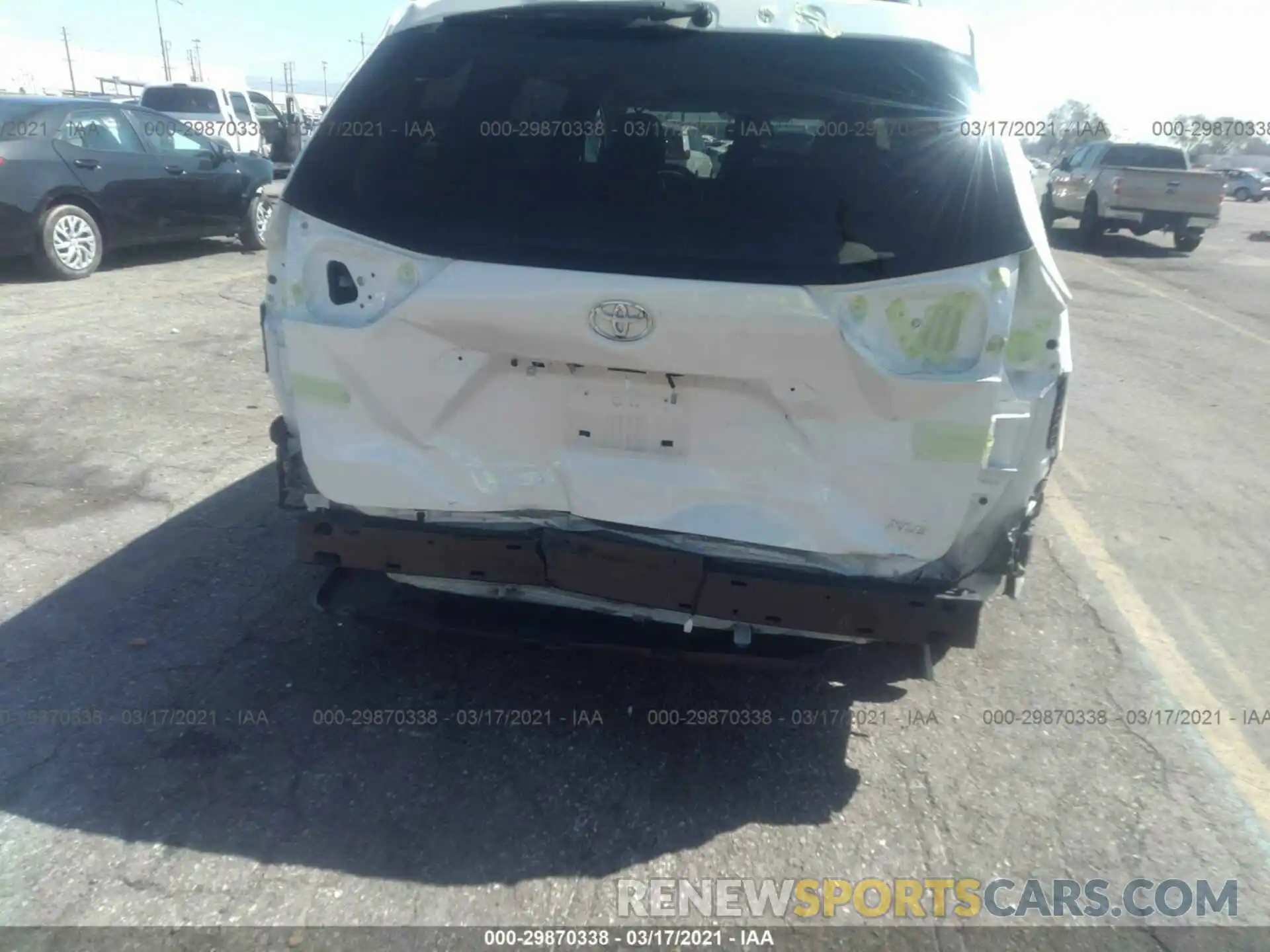 6 Photograph of a damaged car 5TDYZ3DC1KS019199 TOYOTA SIENNA 2019