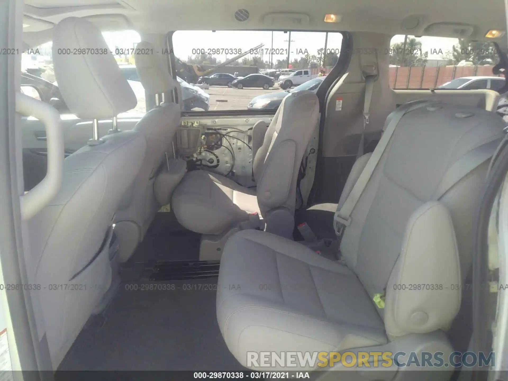 8 Photograph of a damaged car 5TDYZ3DC1KS019199 TOYOTA SIENNA 2019