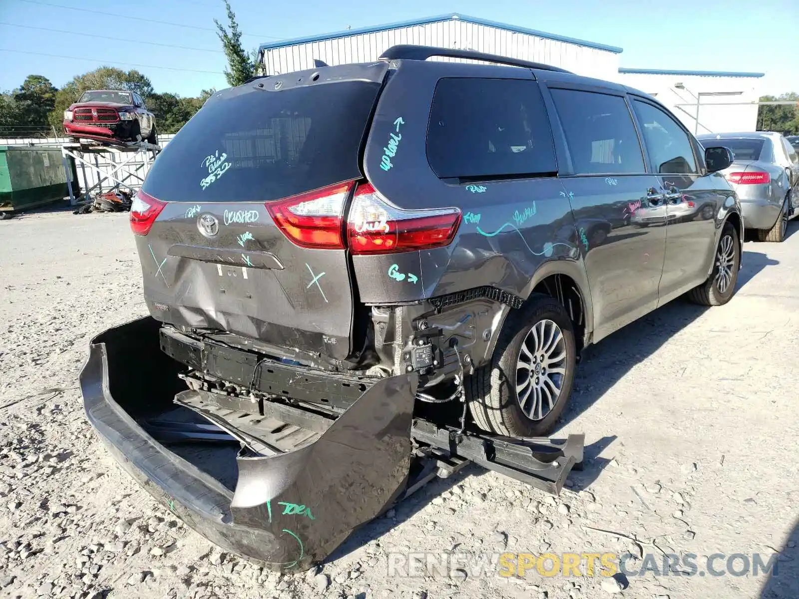 4 Photograph of a damaged car 5TDYZ3DC1KS019266 TOYOTA SIENNA 2019