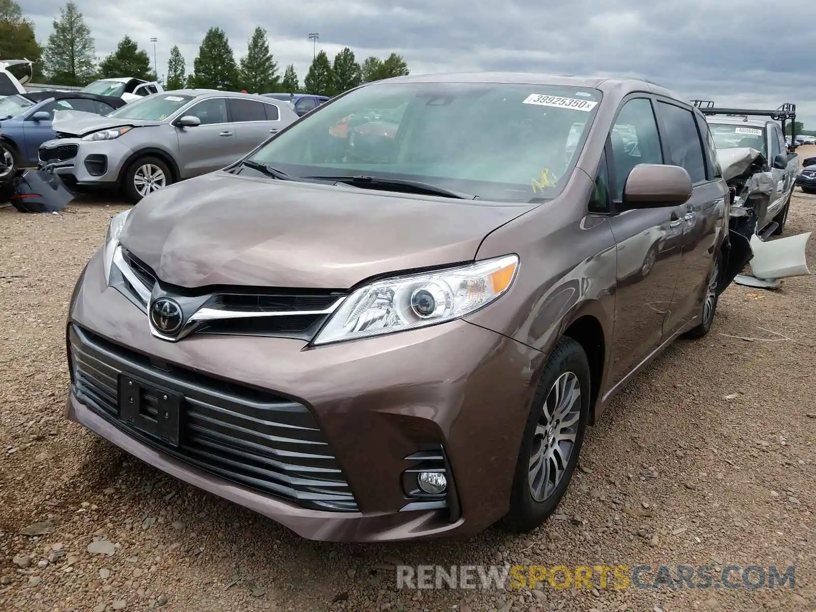 2 Photograph of a damaged car 5TDYZ3DC1KS019655 TOYOTA SIENNA 2019