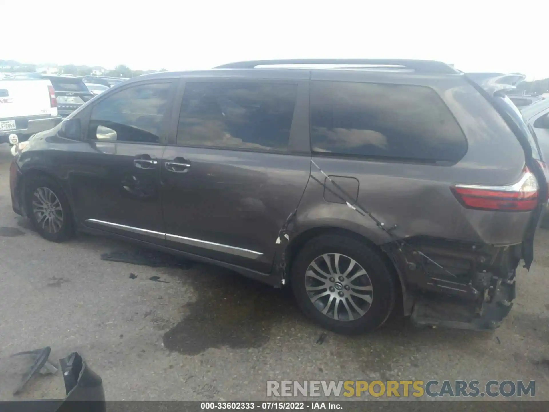 3 Photograph of a damaged car 5TDYZ3DC1KS965982 TOYOTA SIENNA 2019