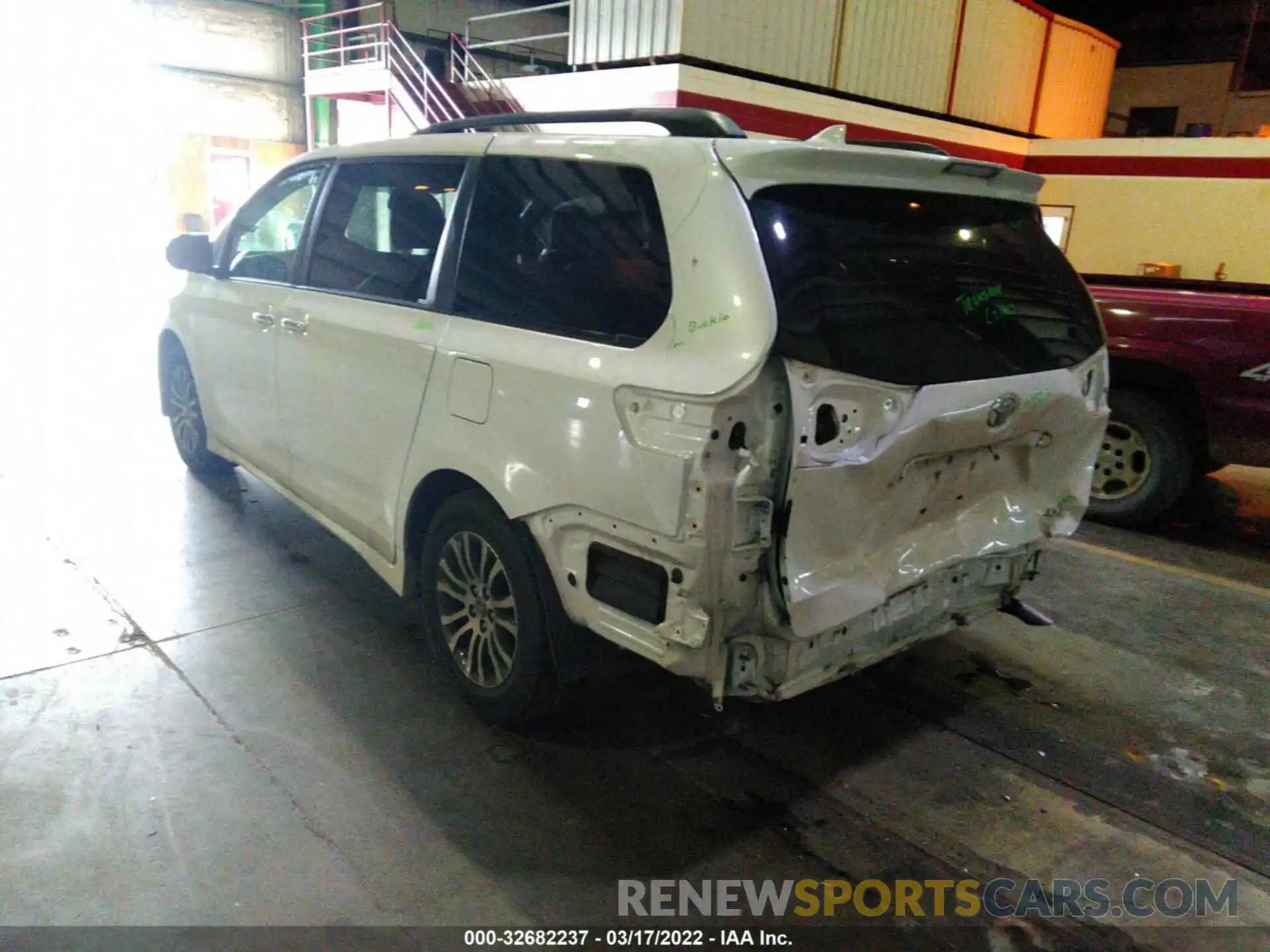 3 Photograph of a damaged car 5TDYZ3DC1KS969434 TOYOTA SIENNA 2019