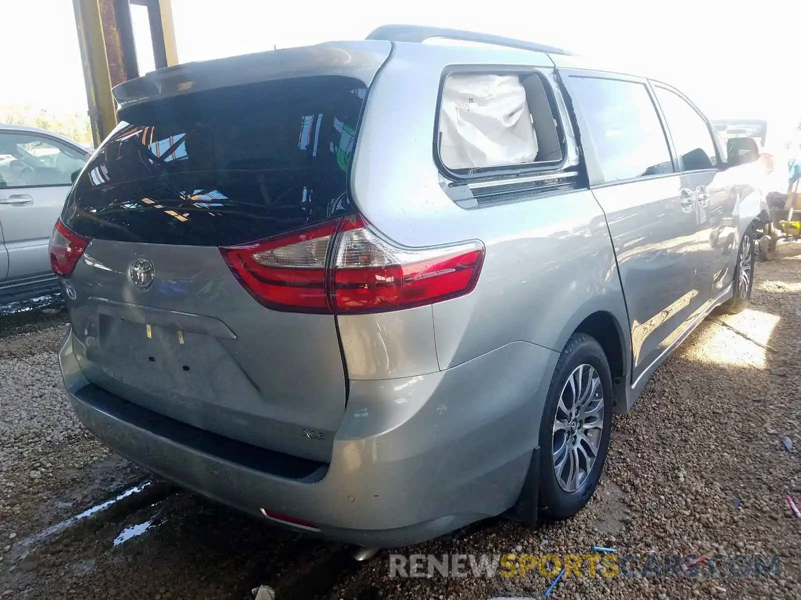 4 Photograph of a damaged car 5TDYZ3DC1KS971085 TOYOTA SIENNA 2019